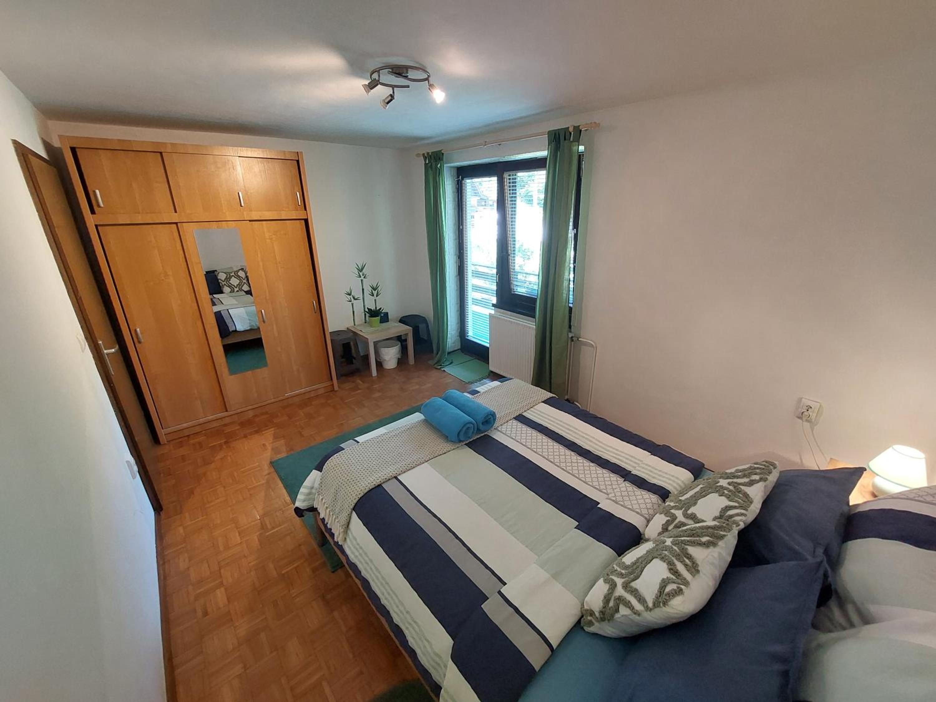 Double Room with Shared Bathroom photo 2