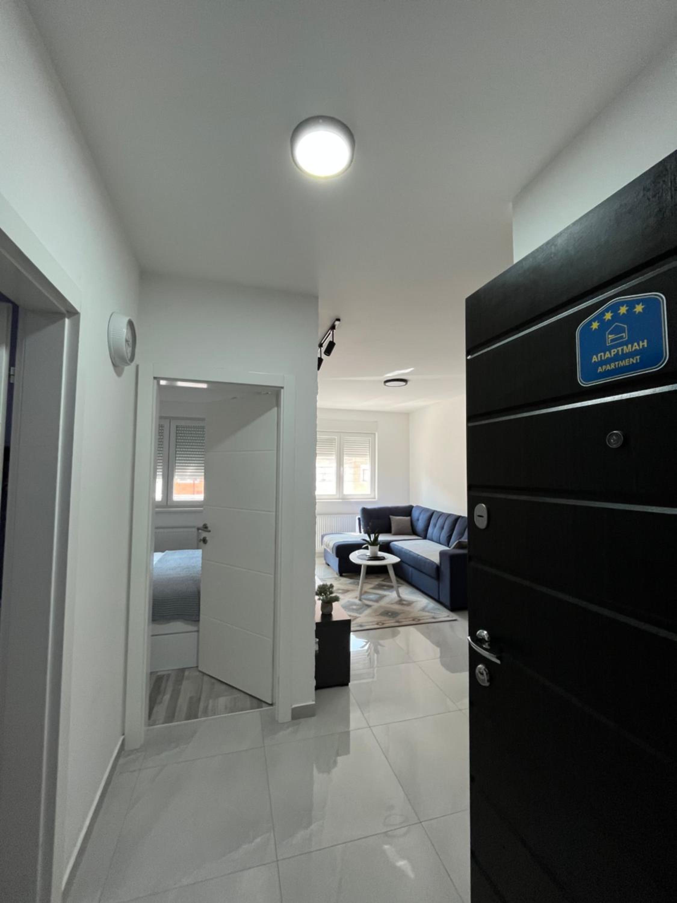 One-Bedroom Apartment photo 1