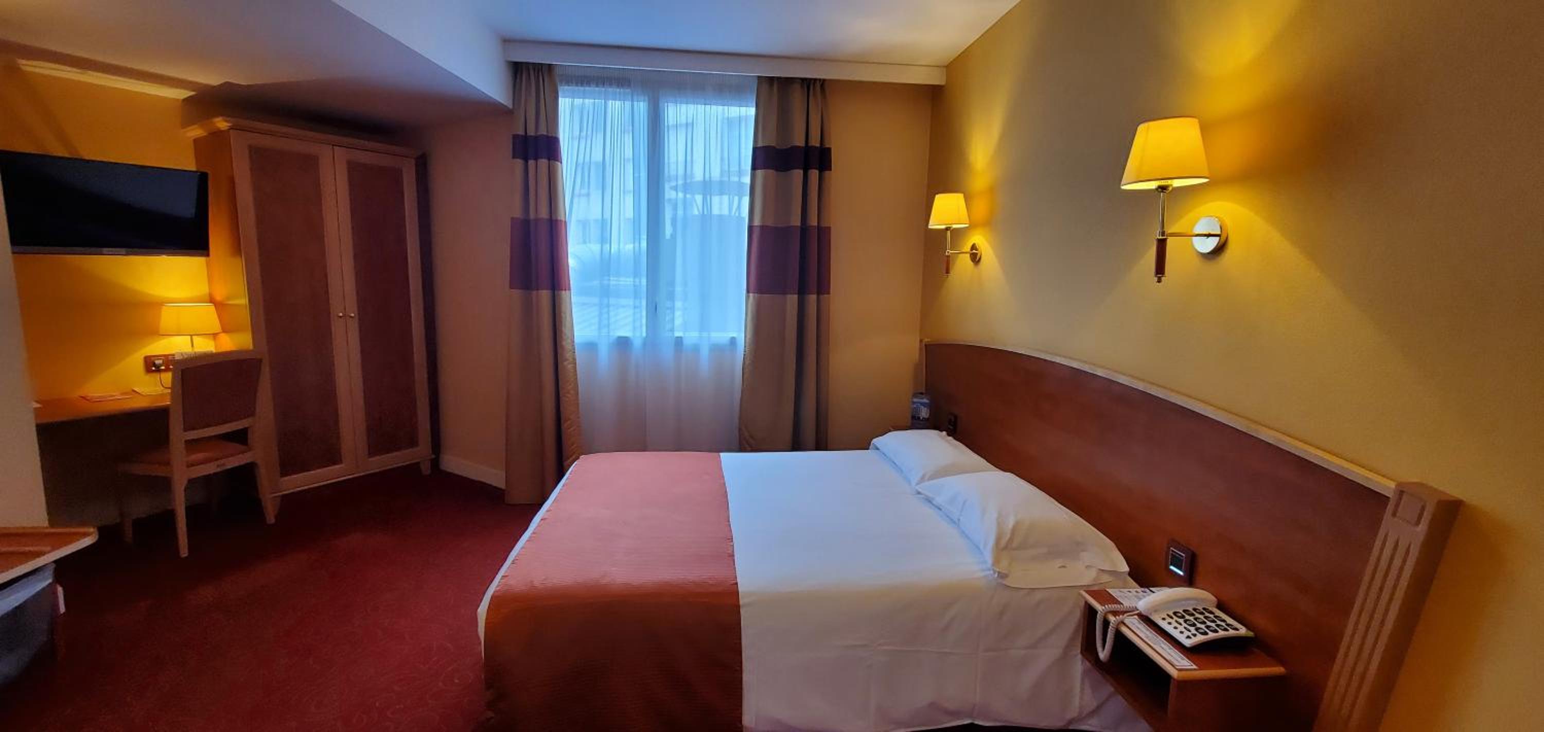 Double Room - Photo 4
