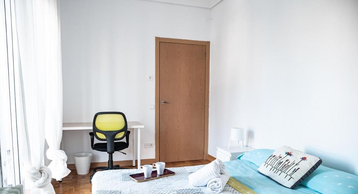 Three-Bedroom Apartment photo 2