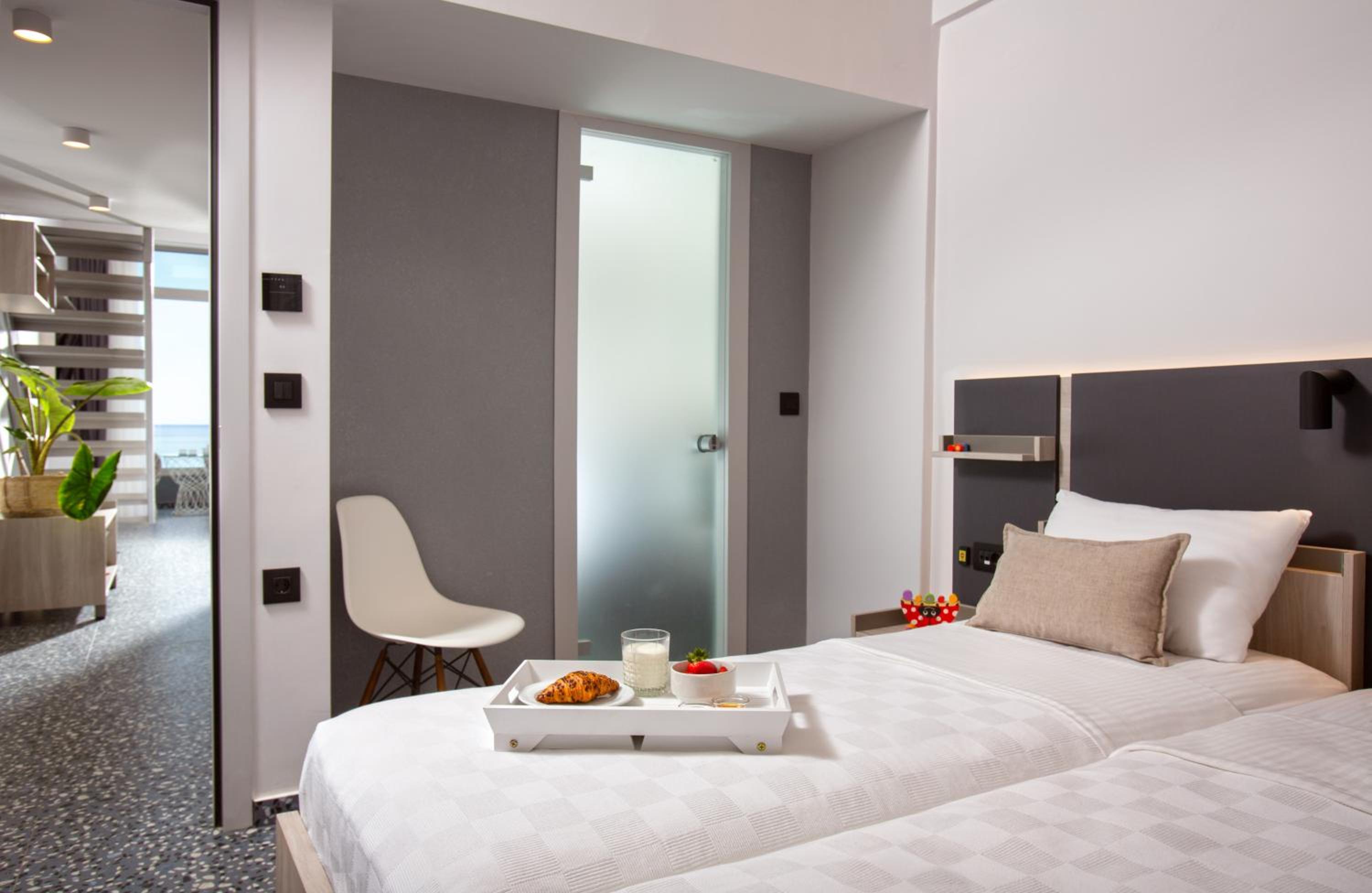 Family Suite with Sea View - Photo 1