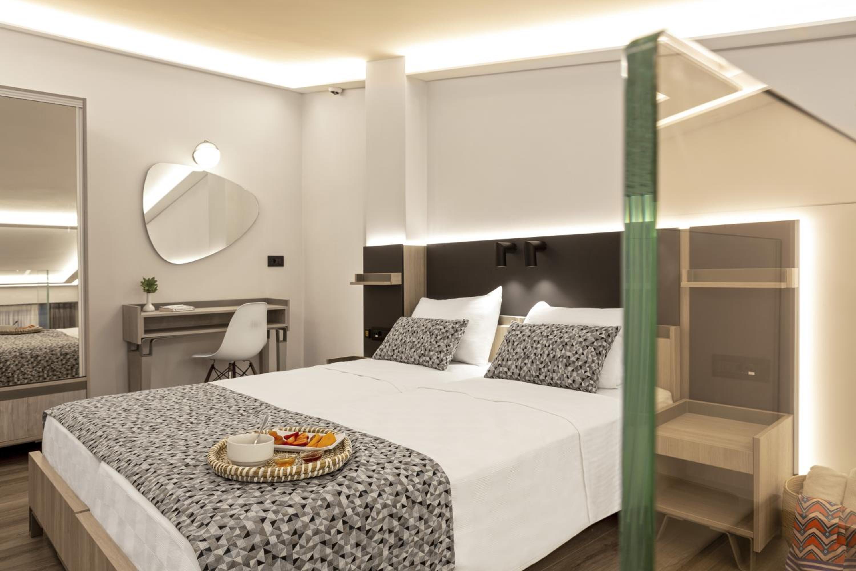 Family Suite with Sea View - Photo 8