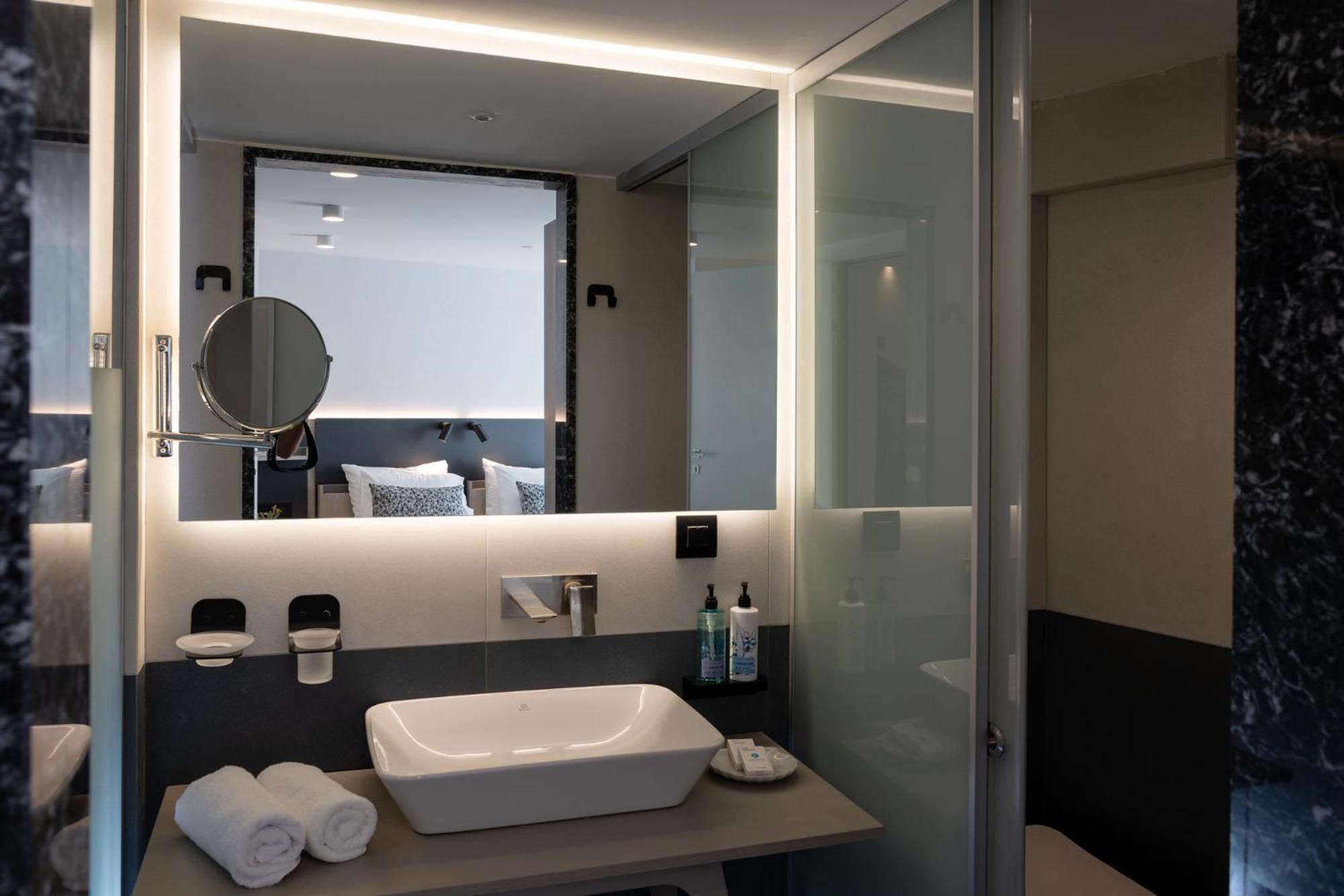 Family Suite with outdoor Jetted Tub photo 2