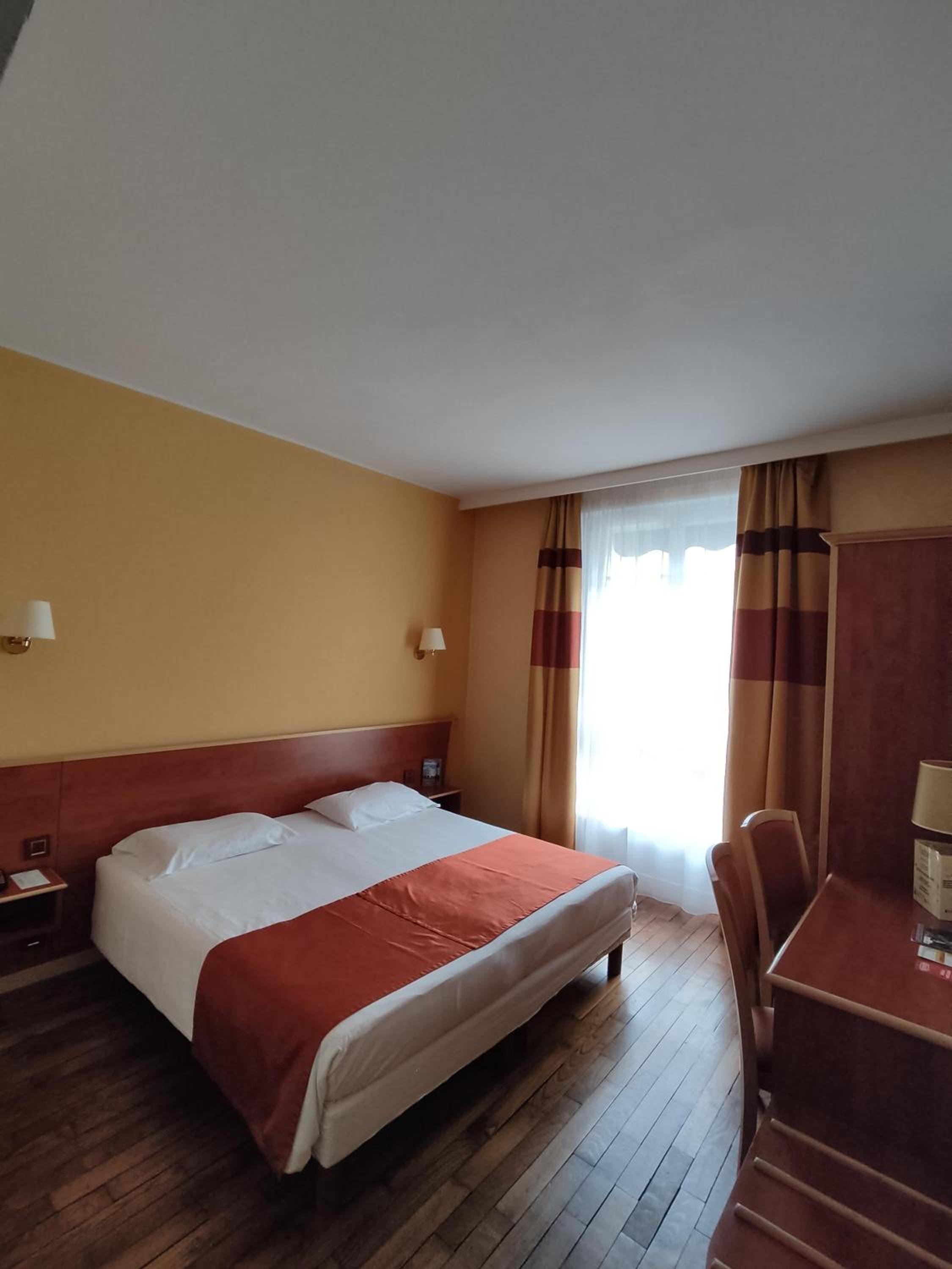 Double Room - Photo 15