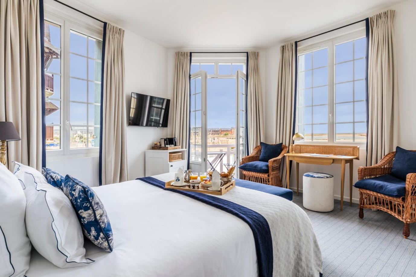 Junior Suite with Sea View photo 2
