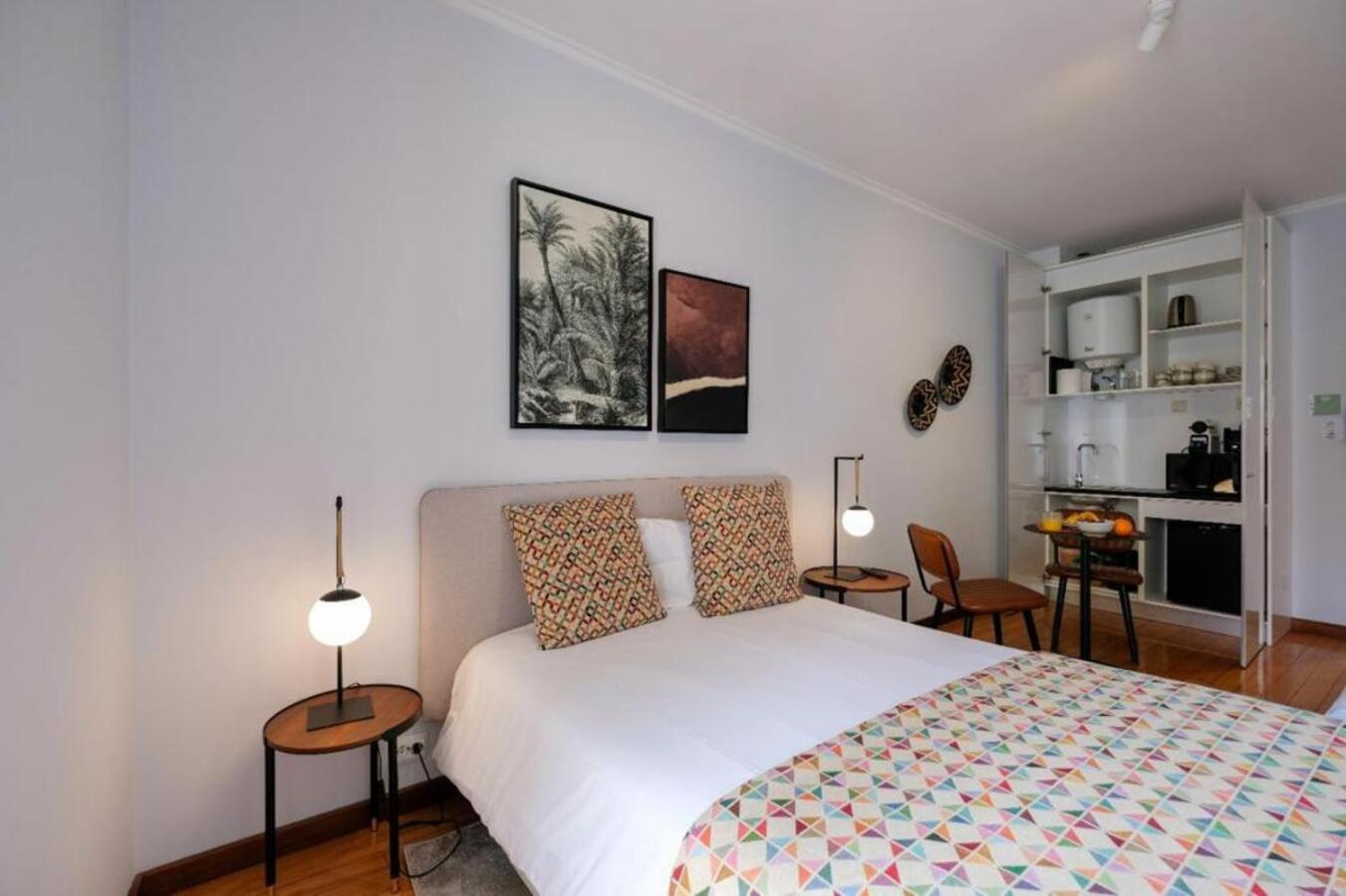 Apartment with Balcony - Photo 6