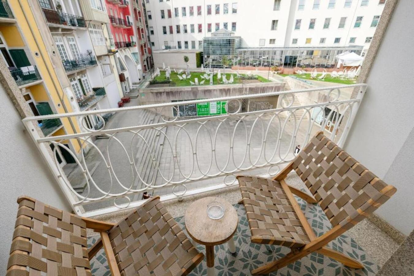 Apartment with Balcony - Photo 7