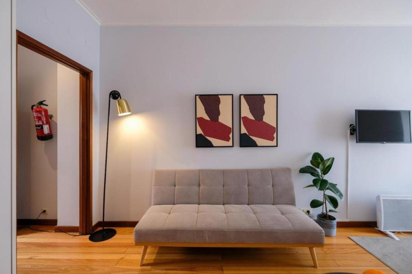 Apartment with Balcony - Photo 2
