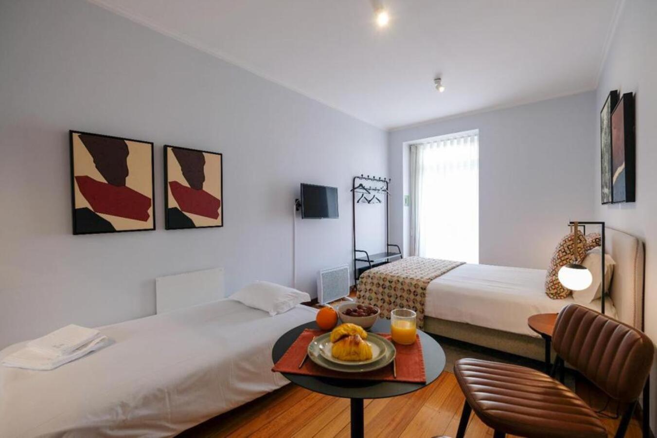 Apartment with Balcony - Photo 3