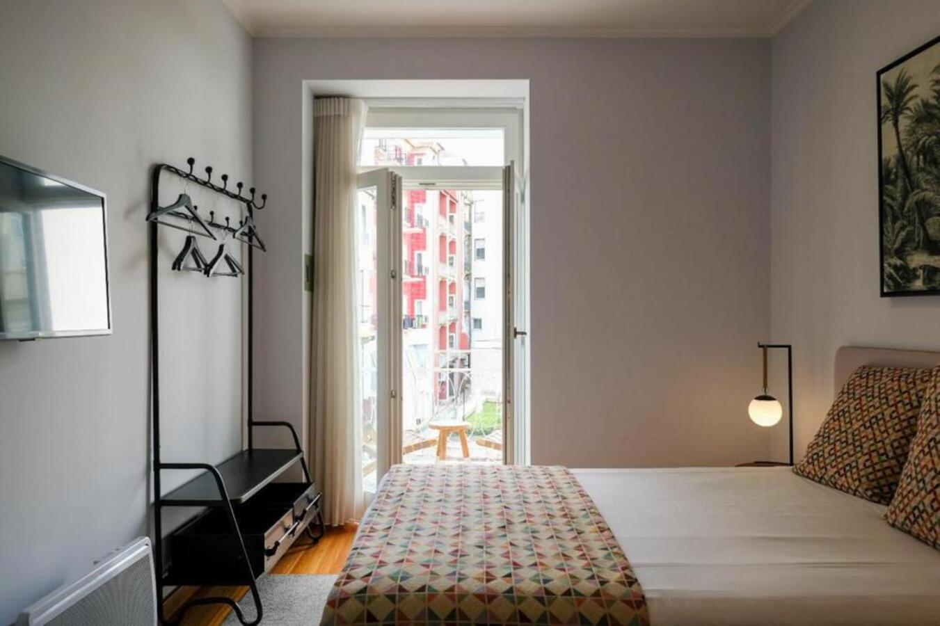 Apartment with Balcony - Photo 12