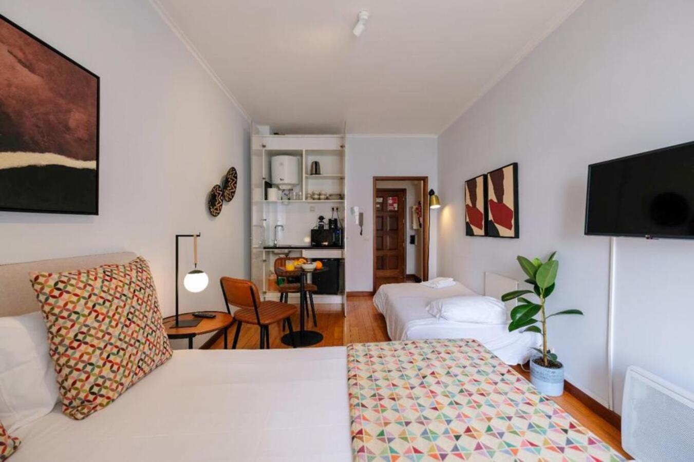 Apartment with Balcony - Photo 14