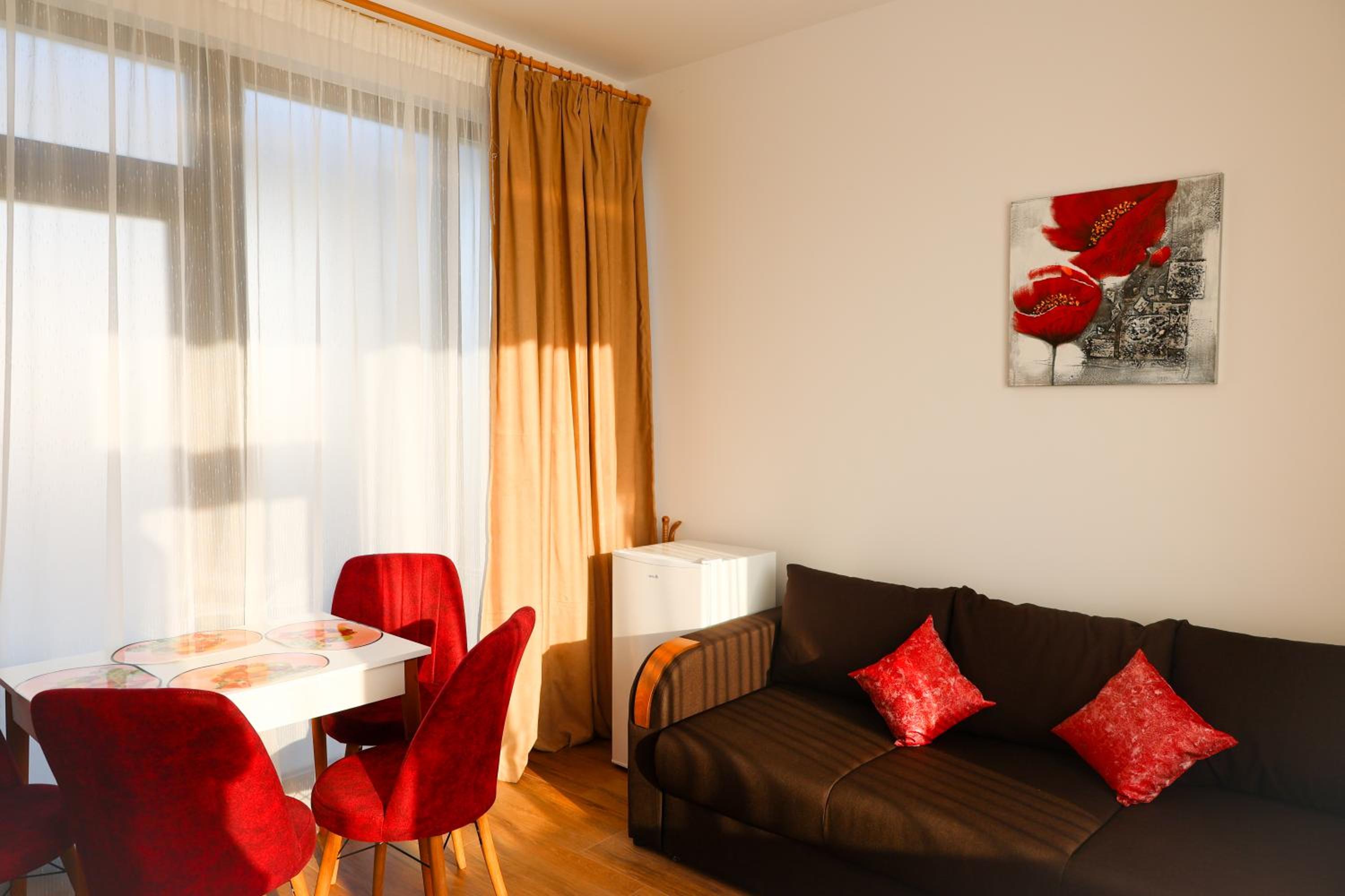 Studio Apartment - Photo 2