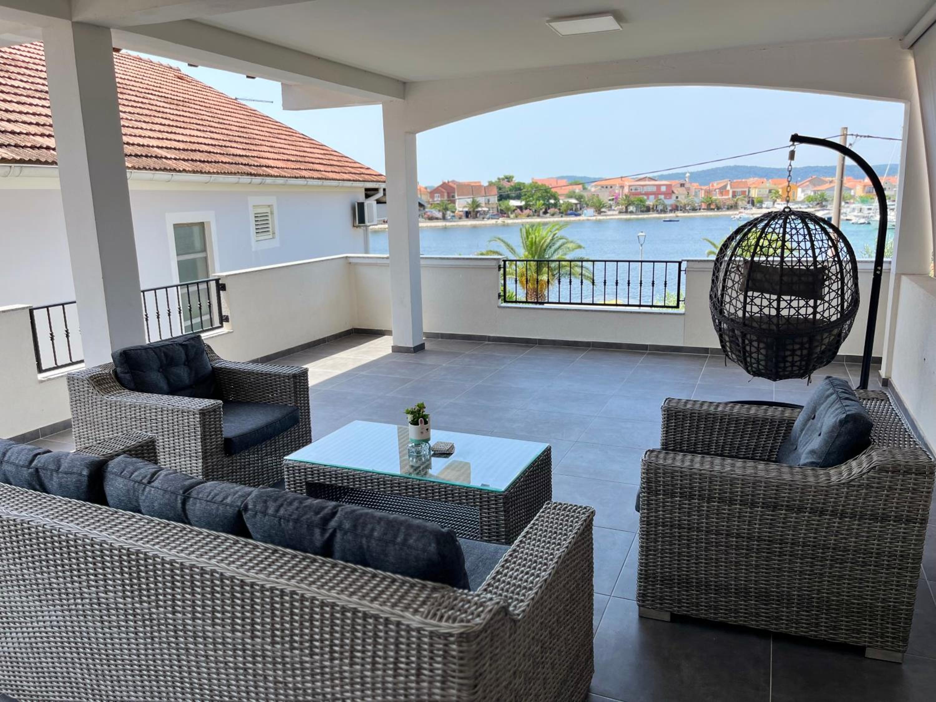 Apartment with Sea View - Photo 18