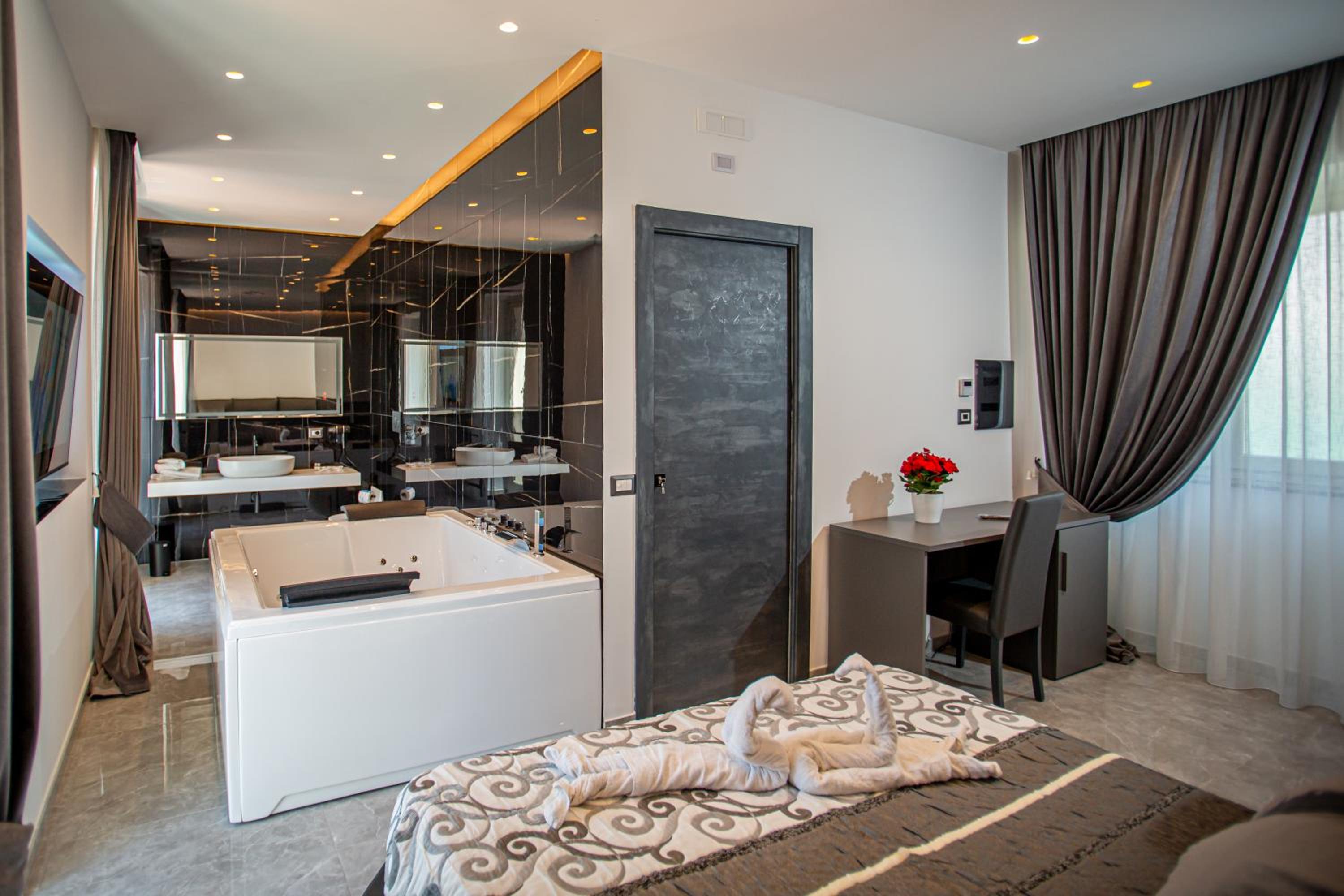 King Suite with Spa Bath