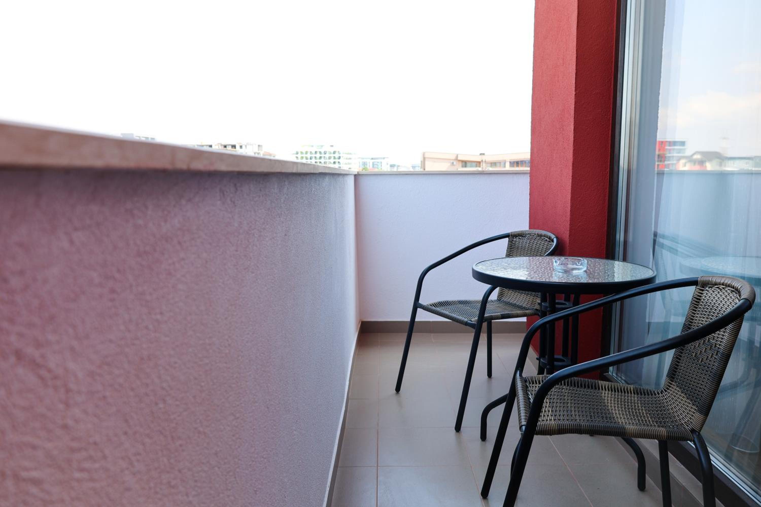 Apartment with Balcony - Photo 12