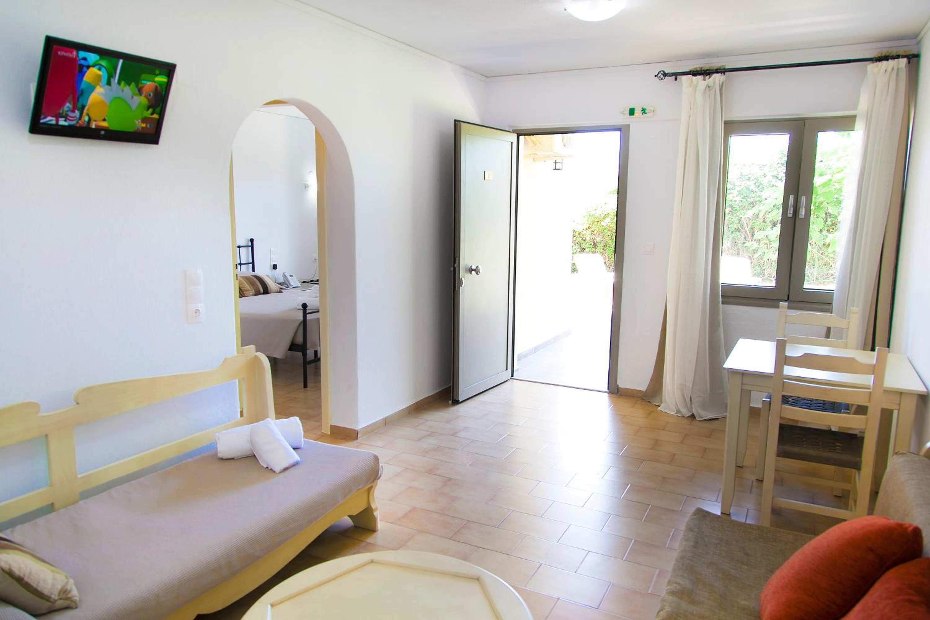 Family Two-Bedroom - Photo 3