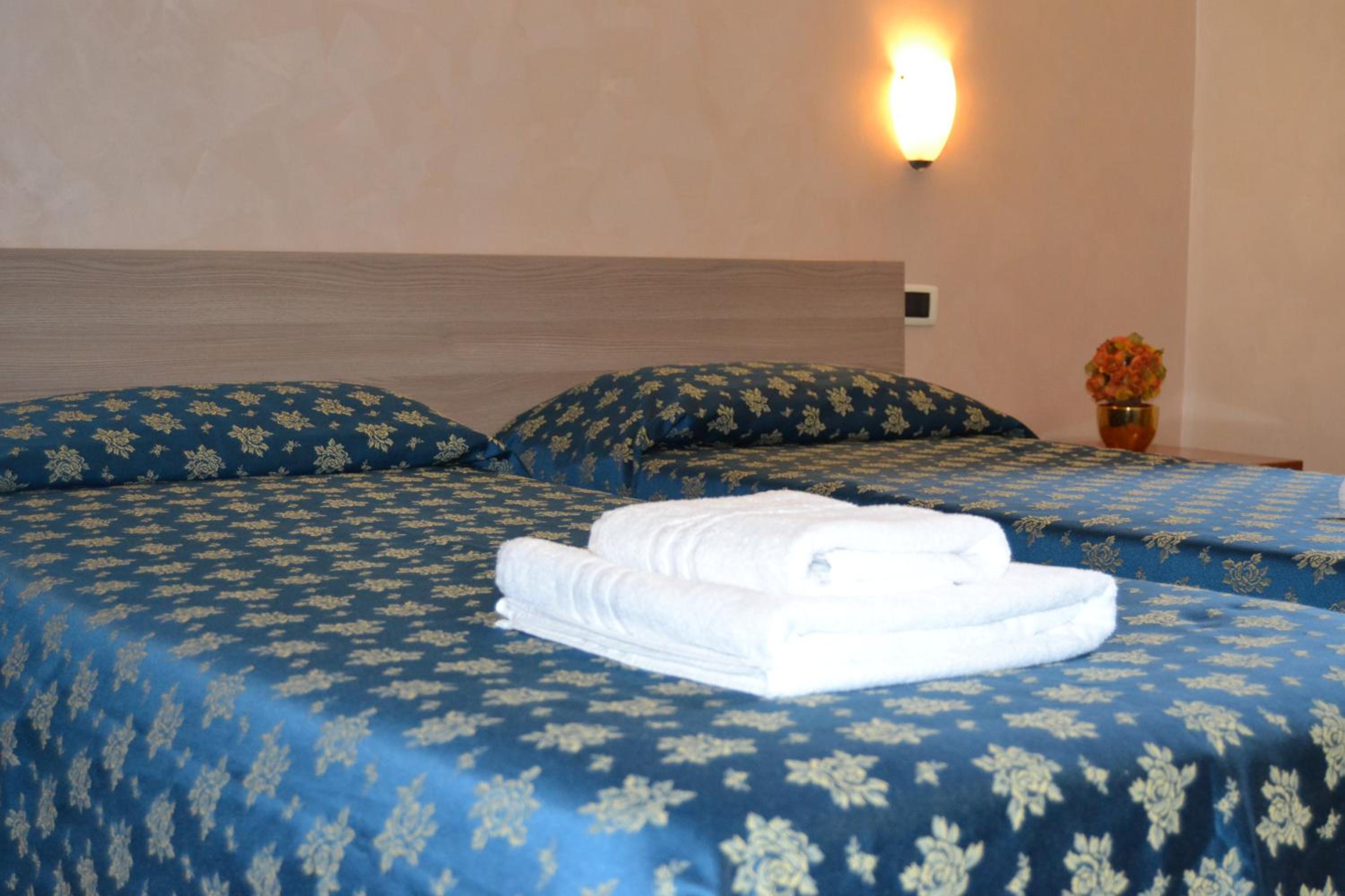 Double or Twin Room with Shared Bathroom photo 3