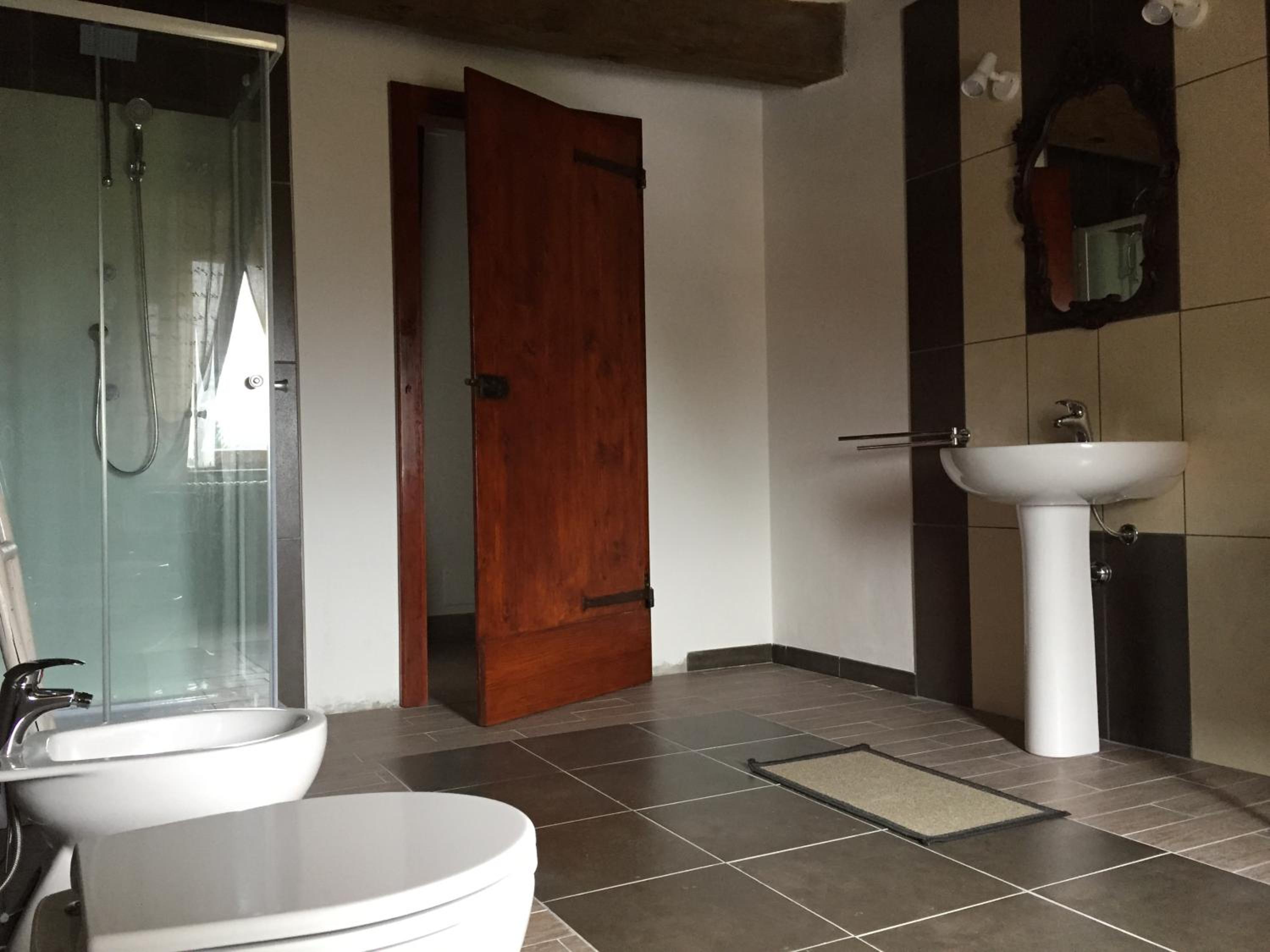 Deluxe Double Room (2 Adults + 1 Child) photo 3