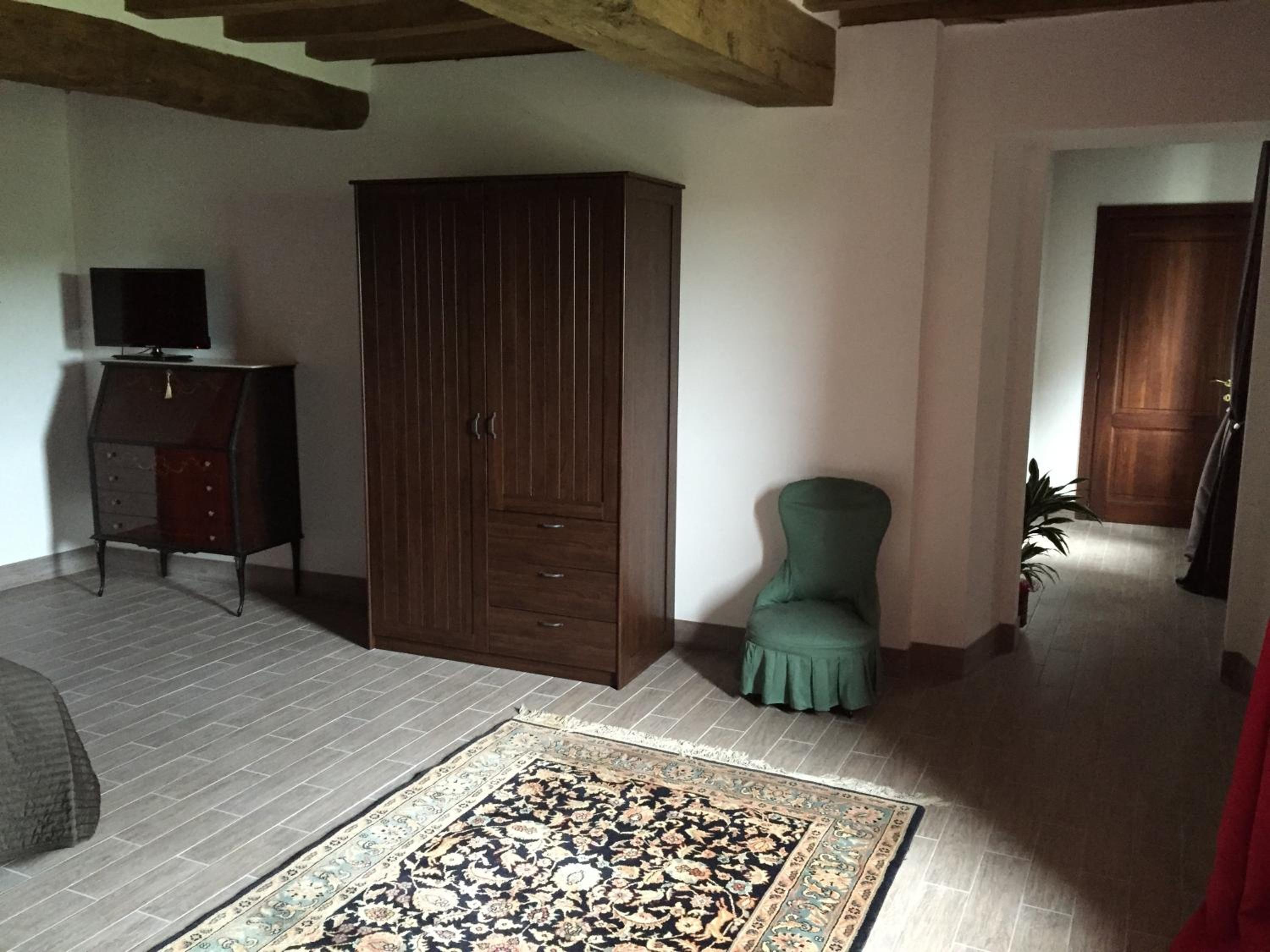 Deluxe Double Room (2 Adults + 1 Child) photo 2