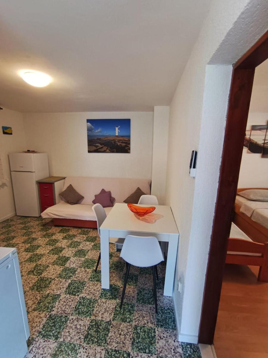 One-Bedroom Apartment - Photo 3