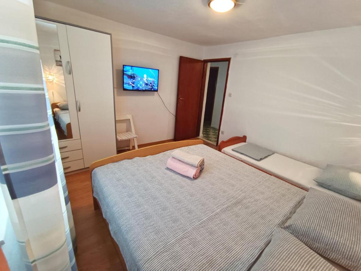 One-Bedroom Apartment - Photo 2