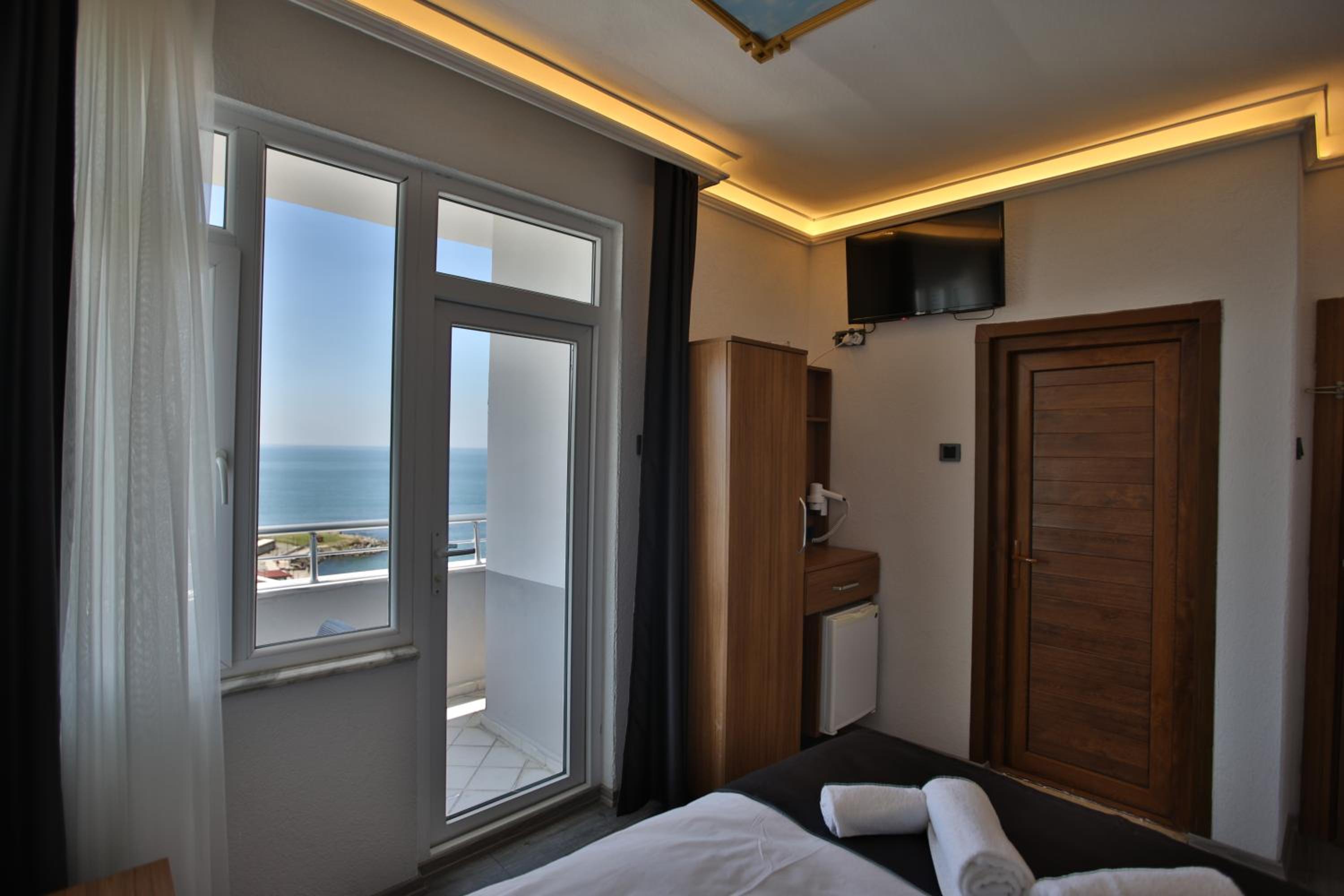 Deluxe Double Room With Balcony And Sea View