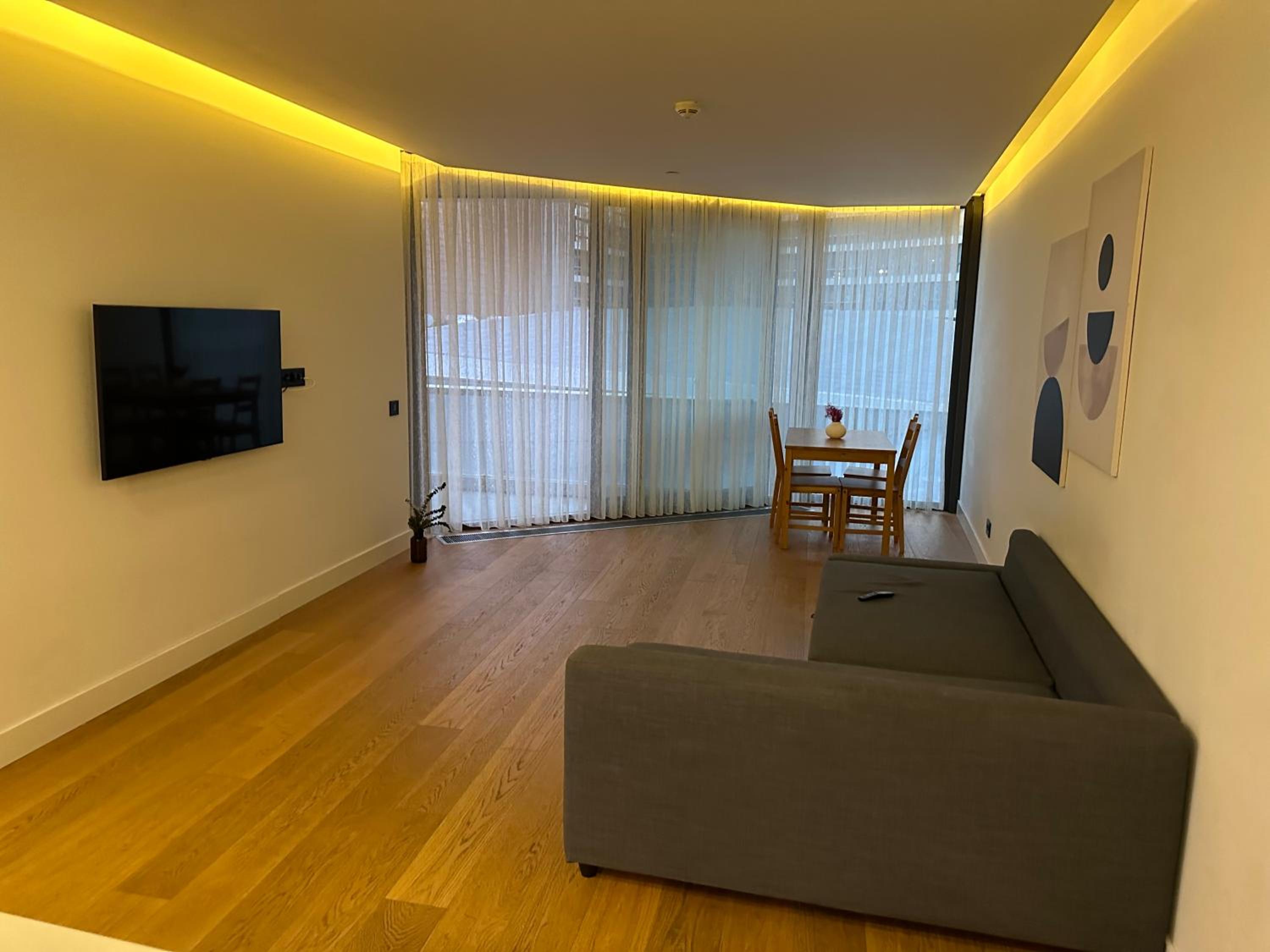King Suite with Balcony photo 3