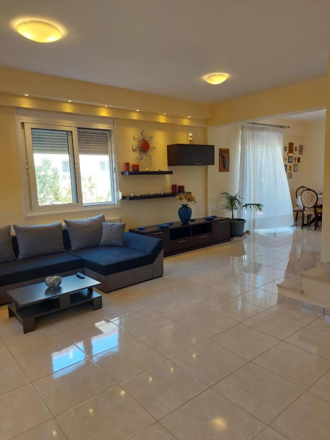 Three-Bedroom Villa photo 1