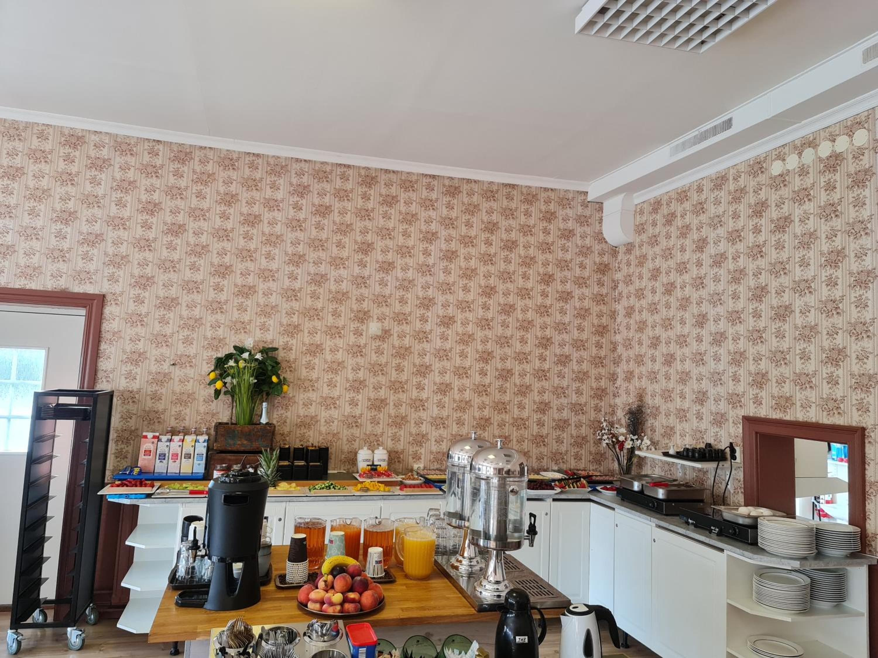 Deluxe Family Suite - Photo 2