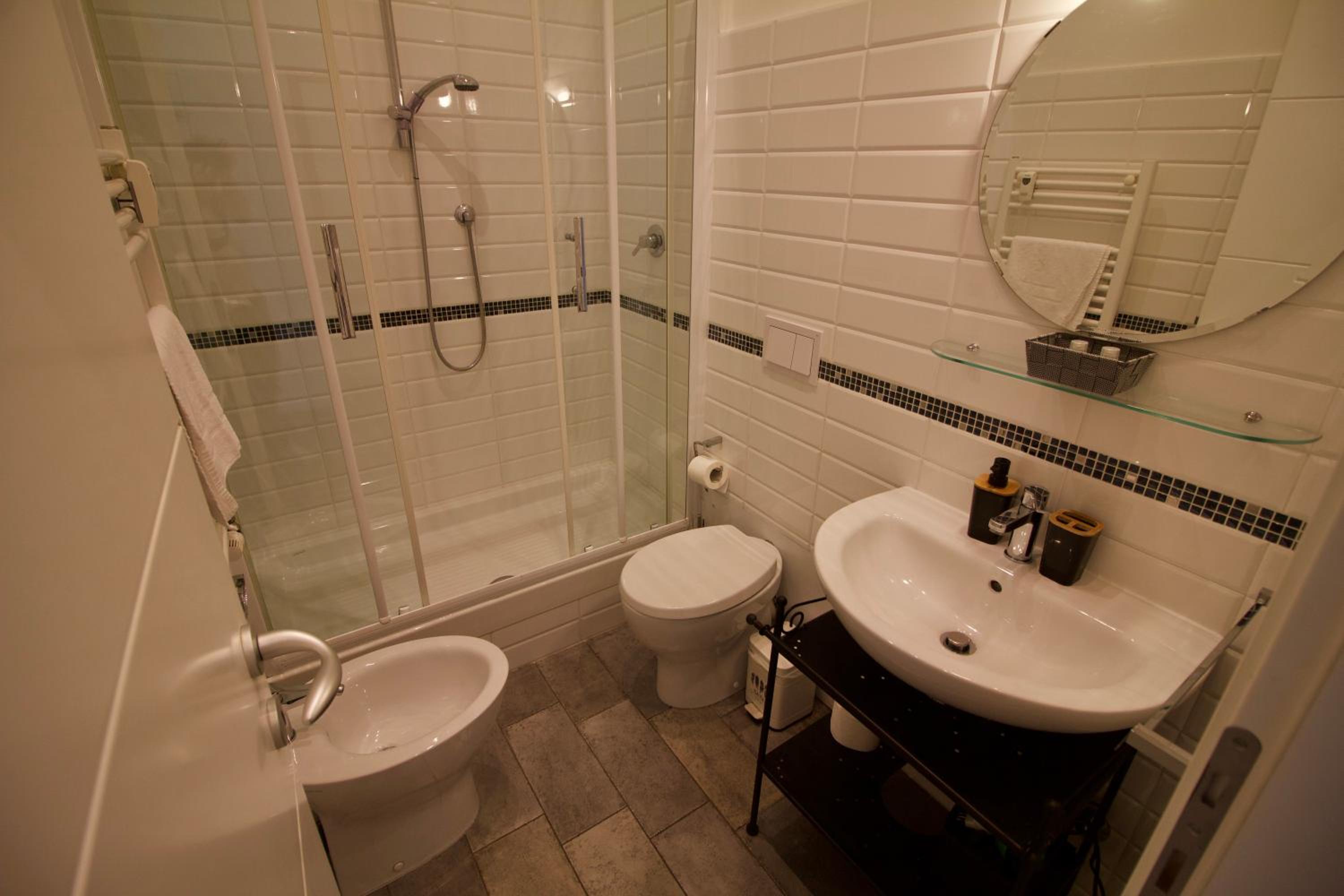 Triple Room with Private Bathroom photo 2