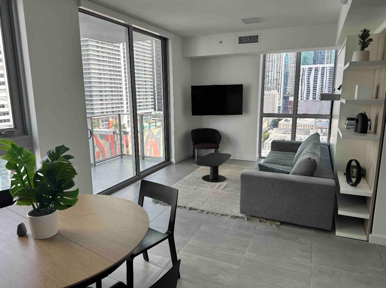 One-Bedroom Apartment photo 1