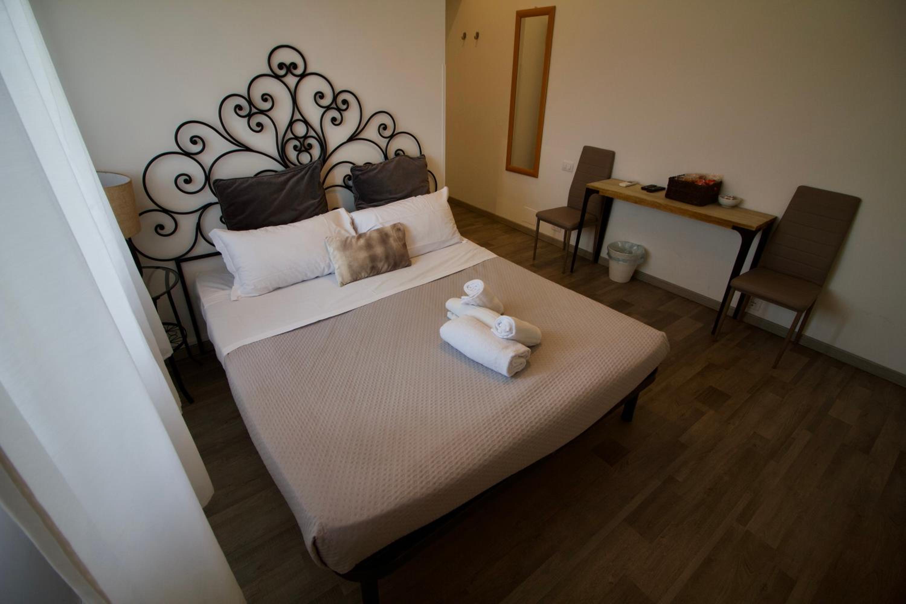Double Room with Private Bathroom photo 1