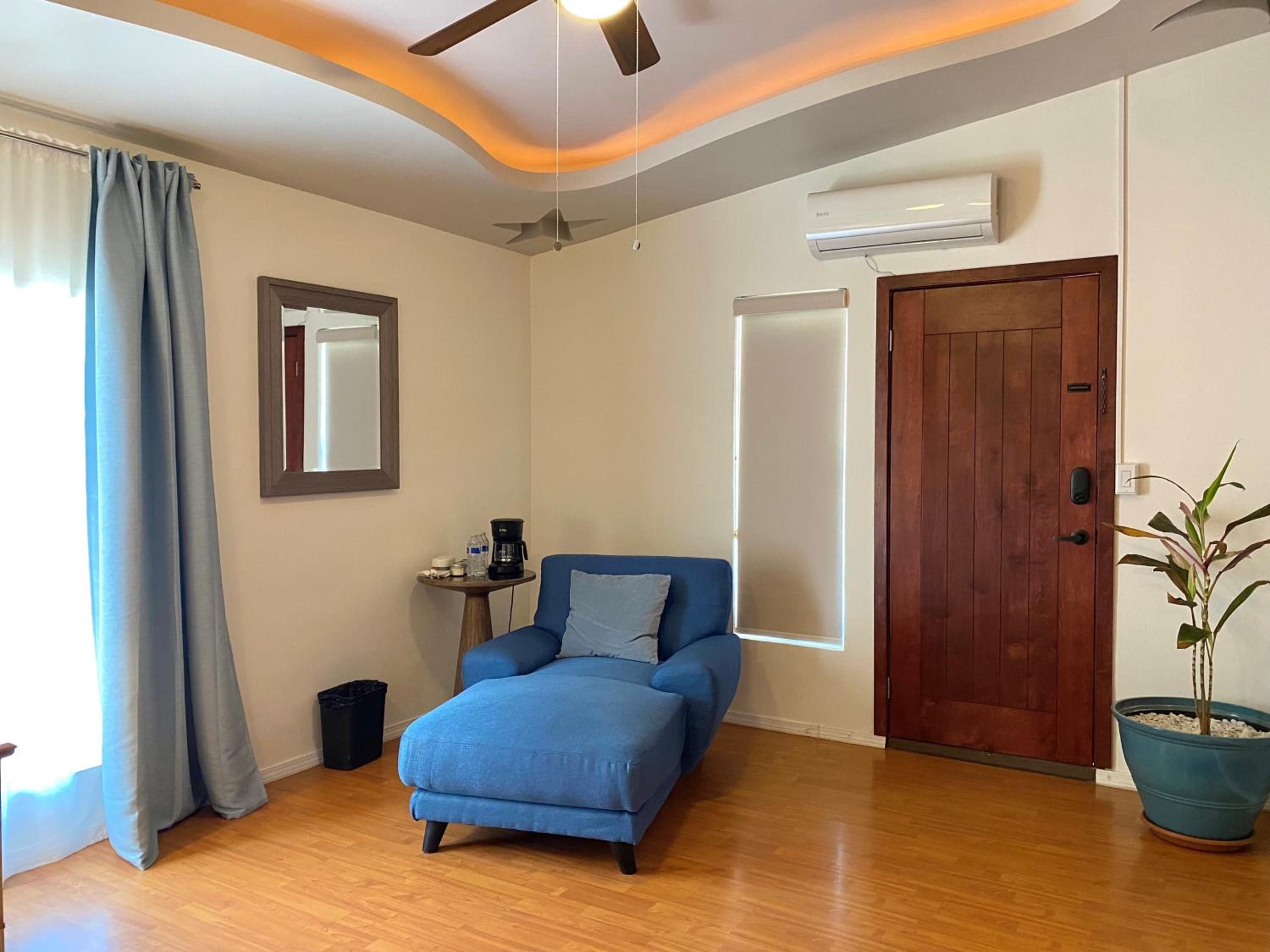Superior Suite - Photo 15