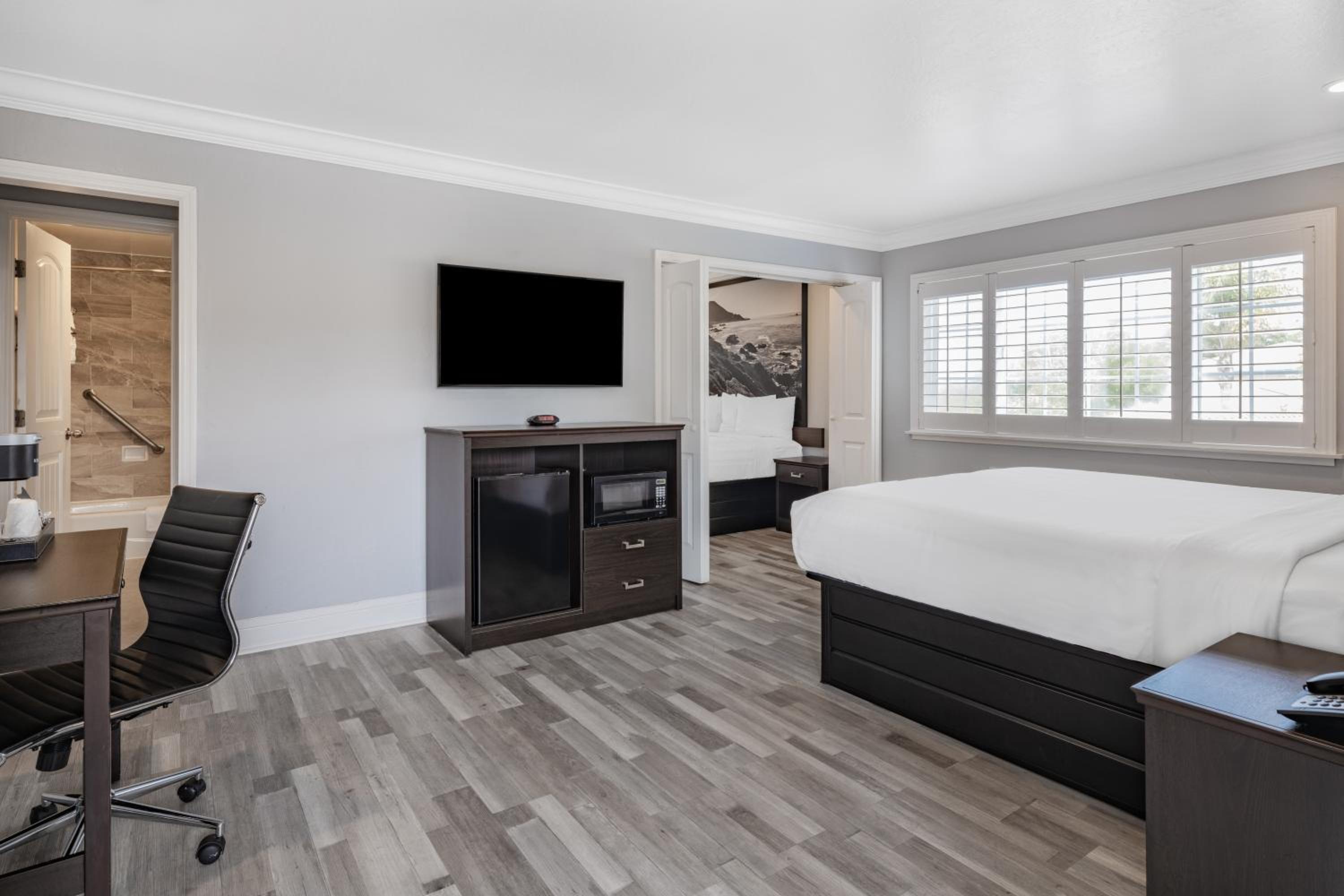 Two-Bedroom King Suite - Non-Smoking - Photo 16