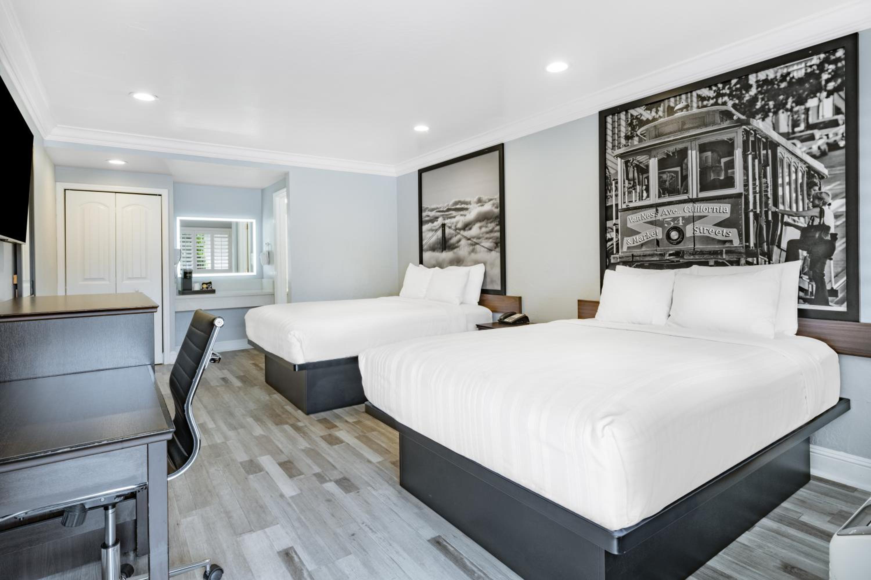 Queen Room with Two Queen Beds - Non-Smoking - Photo 13