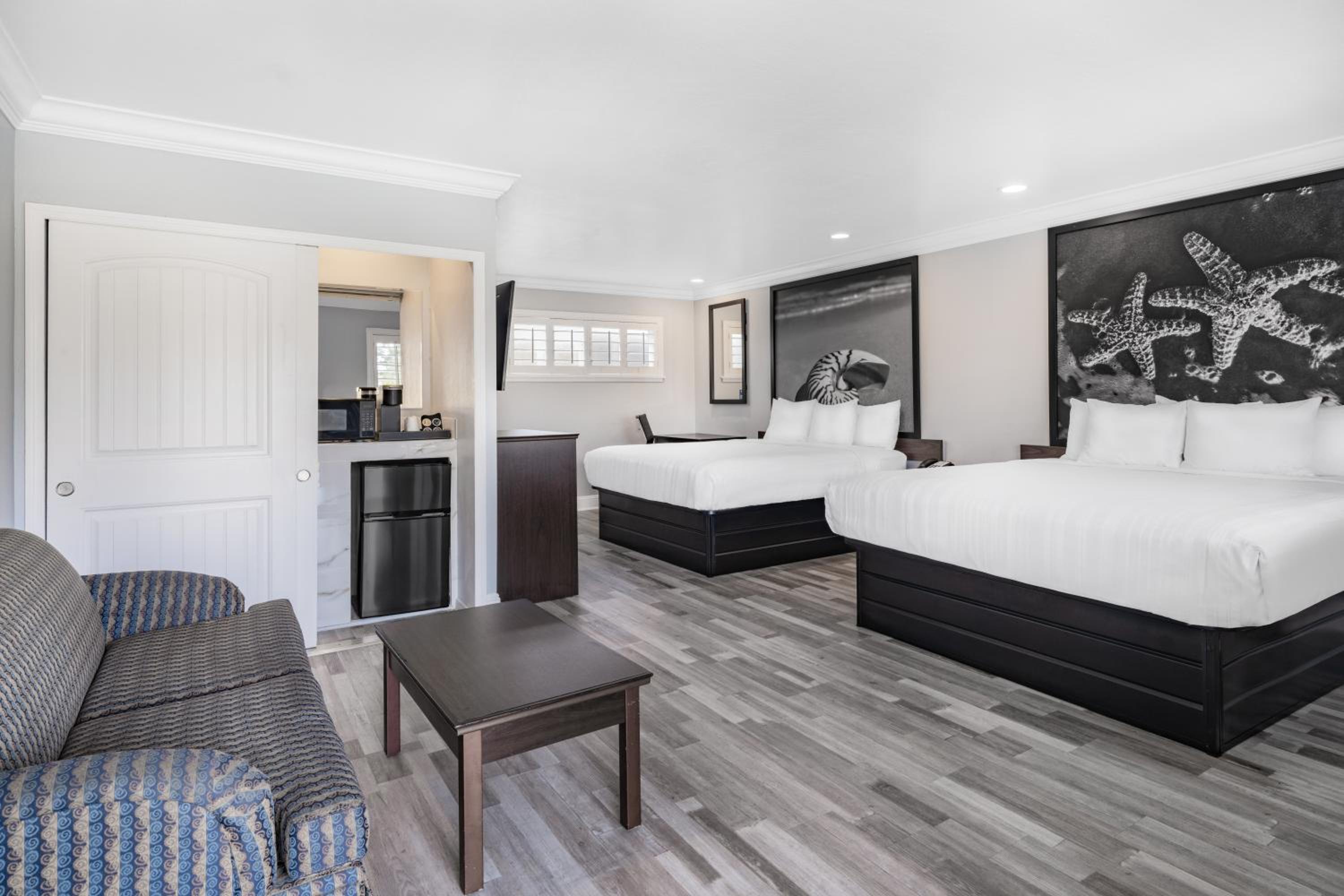 Studio Suite with Two King Beds - Non-Smoking - Photo 11