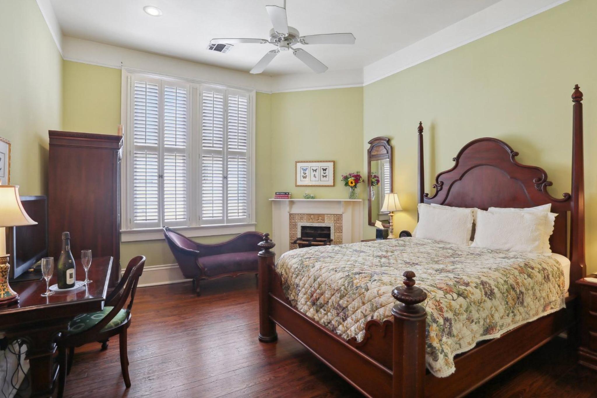 Deluxe Queen Room