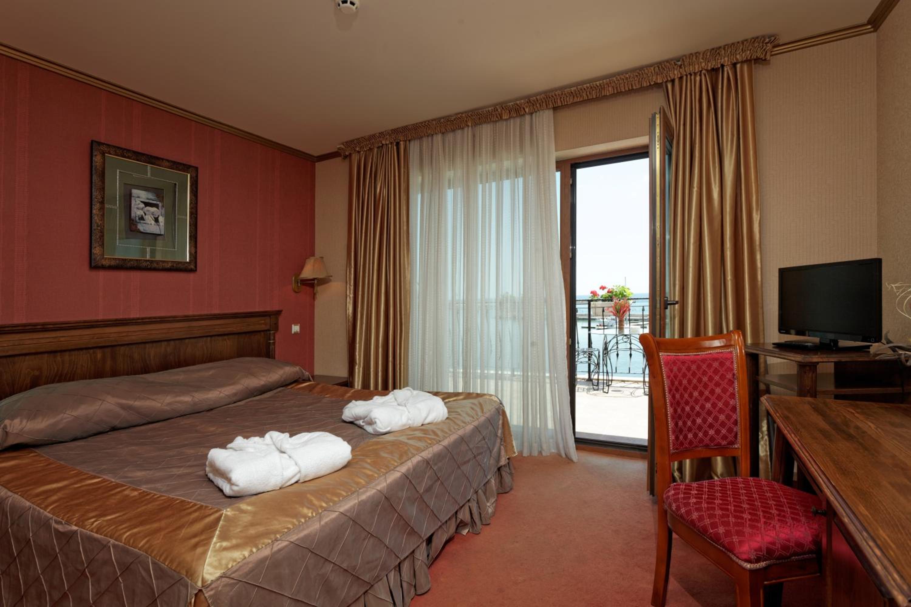 Double Room with Sea View photo 1