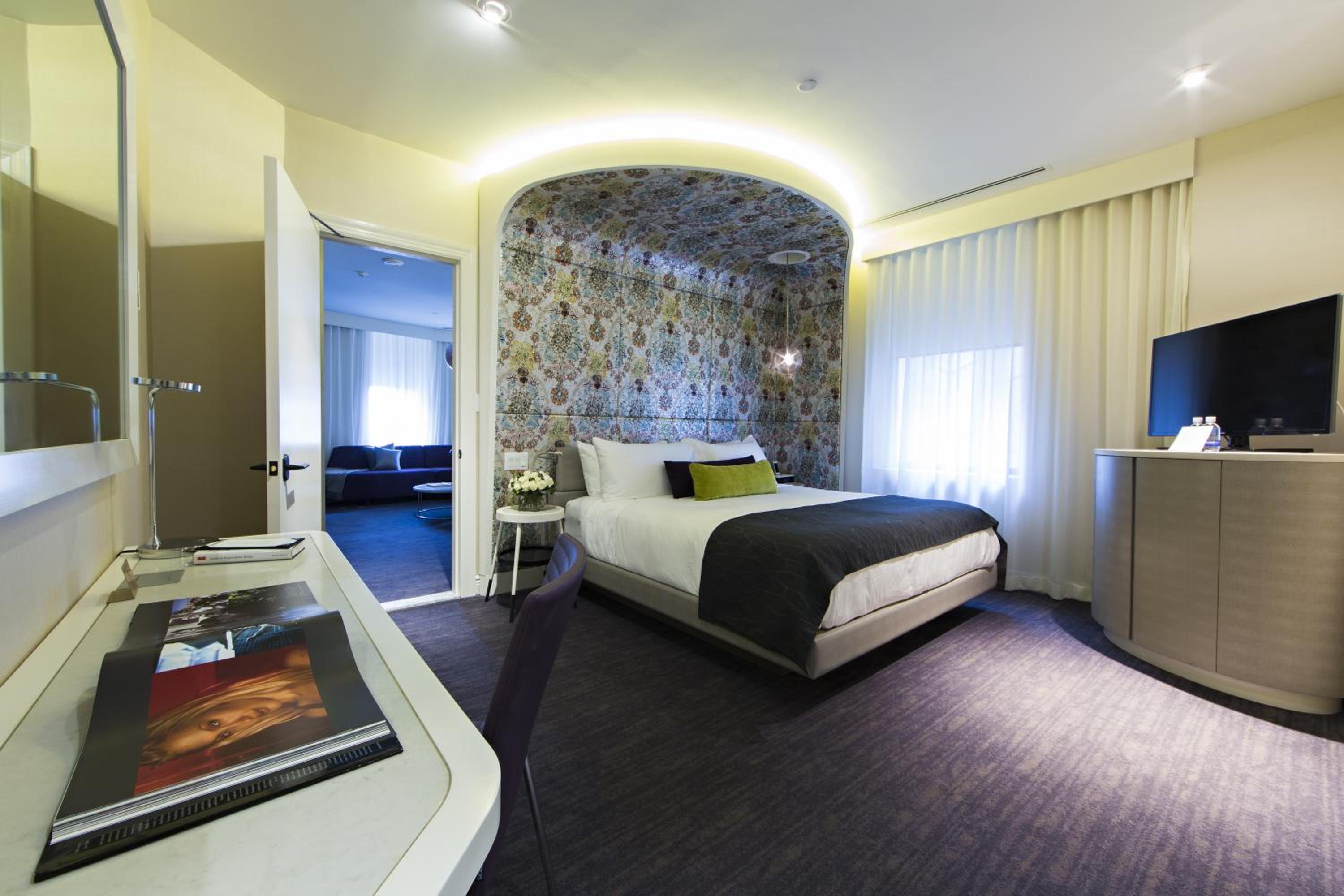 One-Bedroom King Platinum King Suite - High Floor thumbnail 6