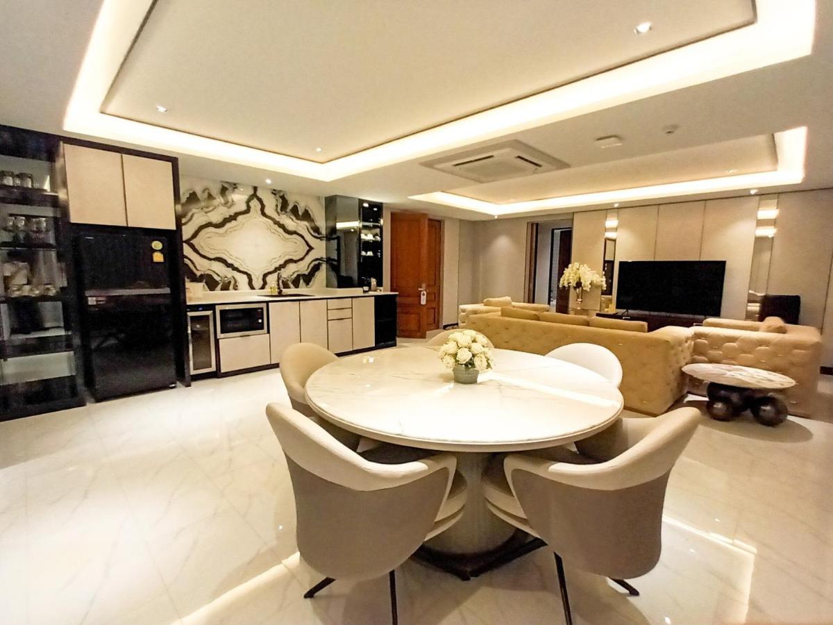 Deluxe Family Suite - Photo 2
