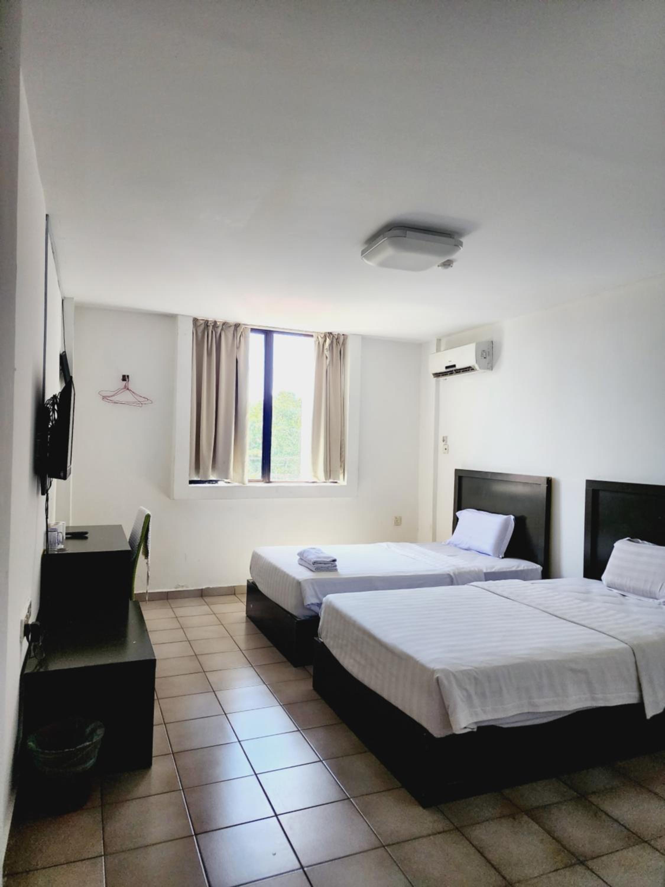 Standard Twin Room - Photo 7