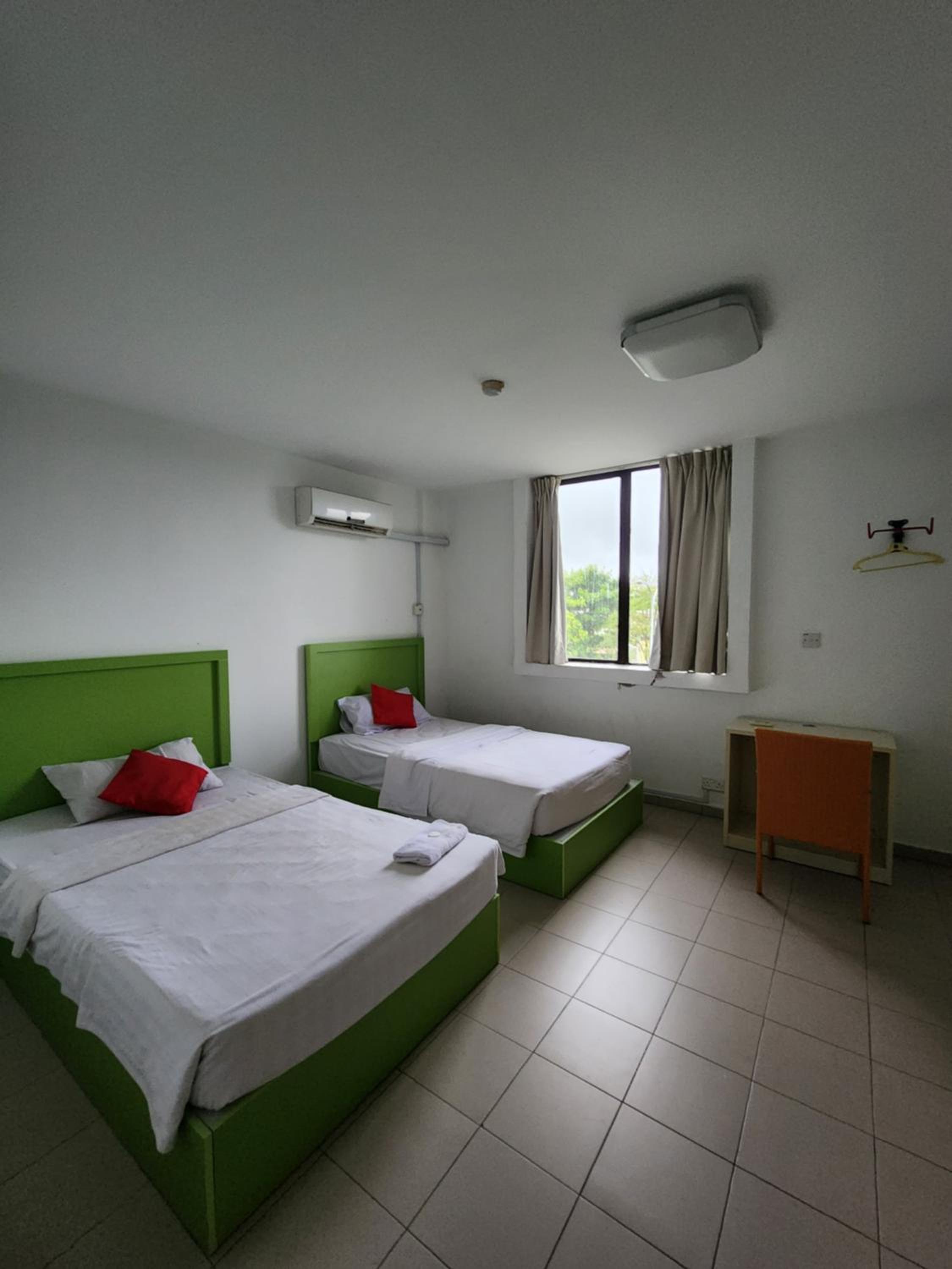 Standard Twin Room - Photo 6