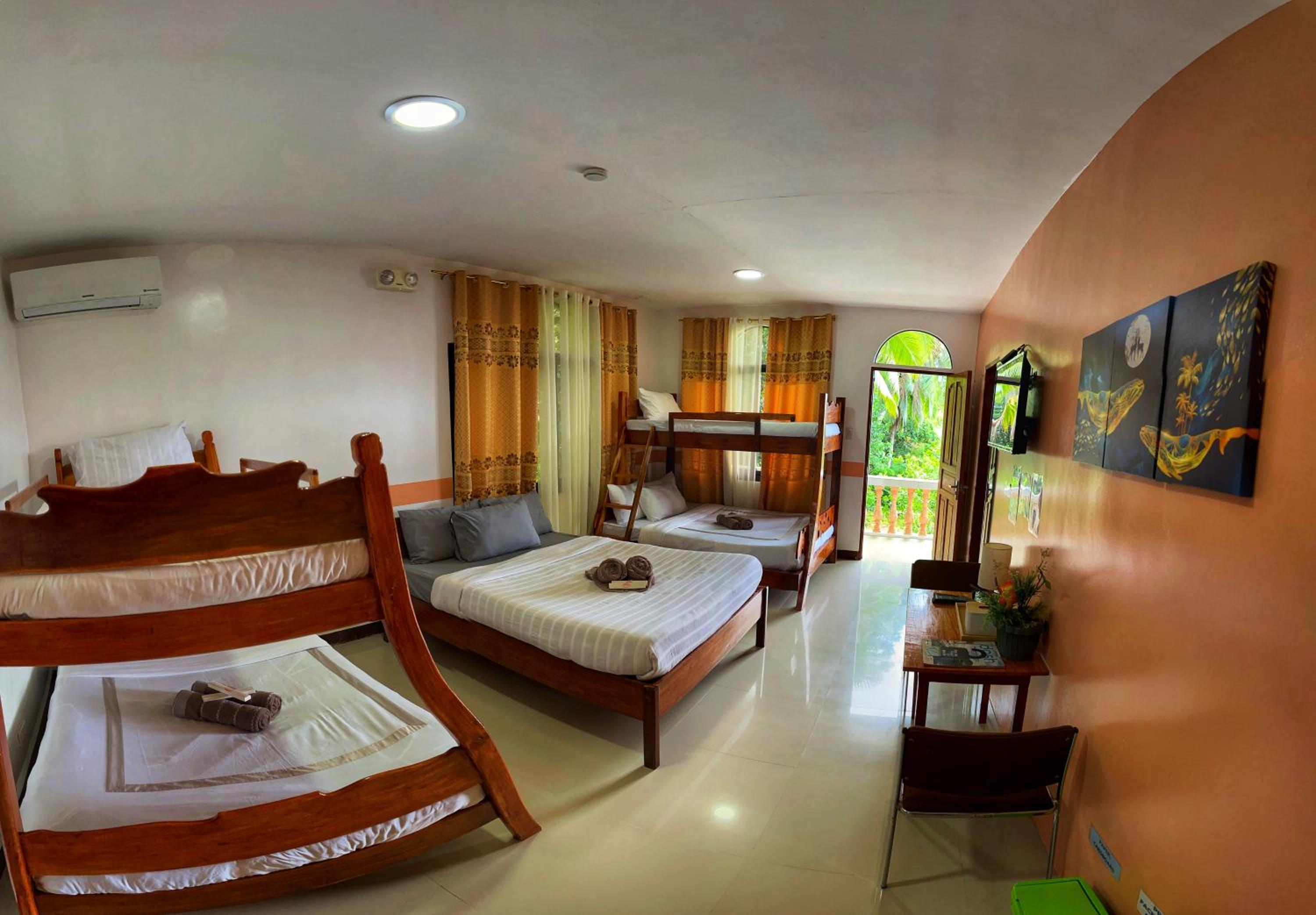 Family Room - Photo 2