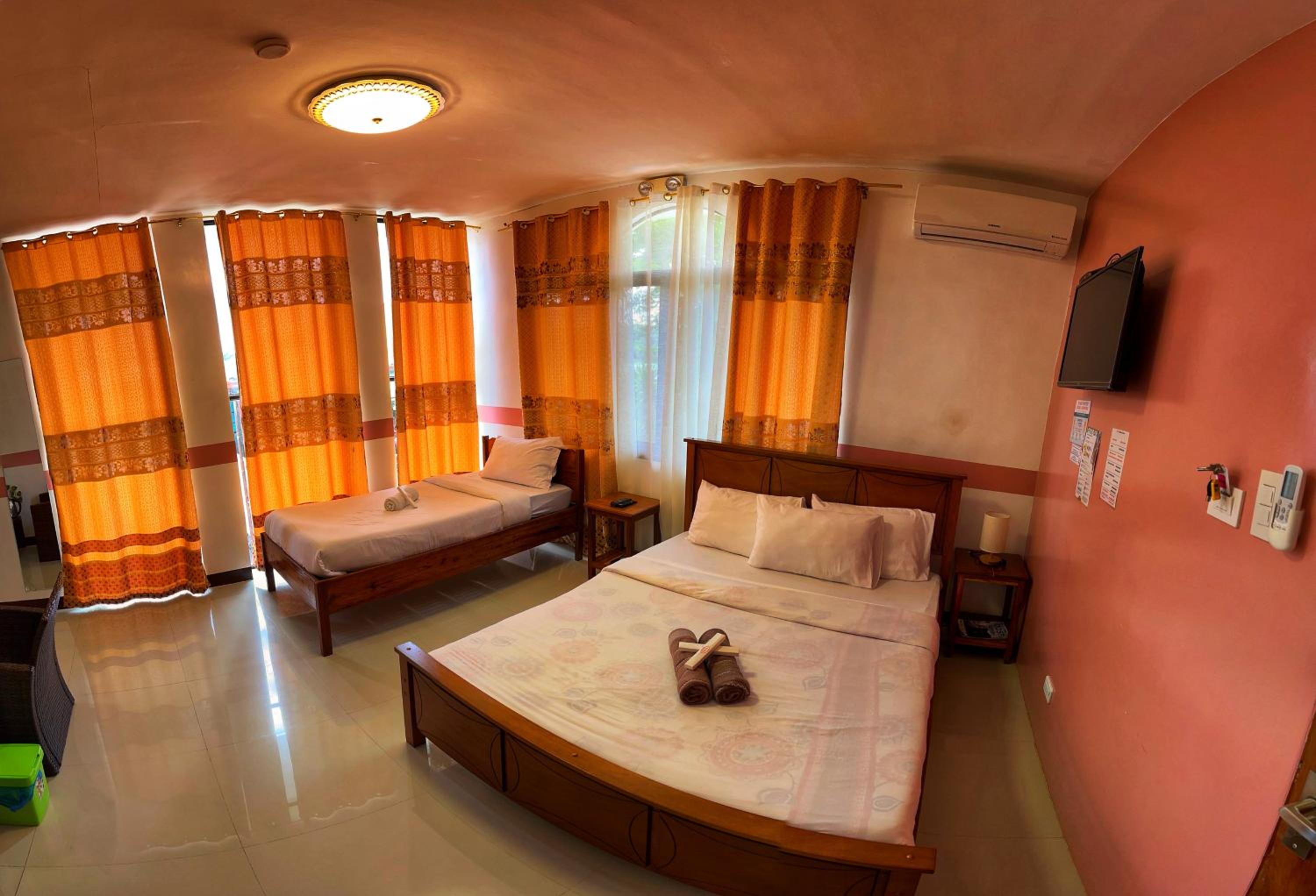 Deluxe Queen Room - Photo 1