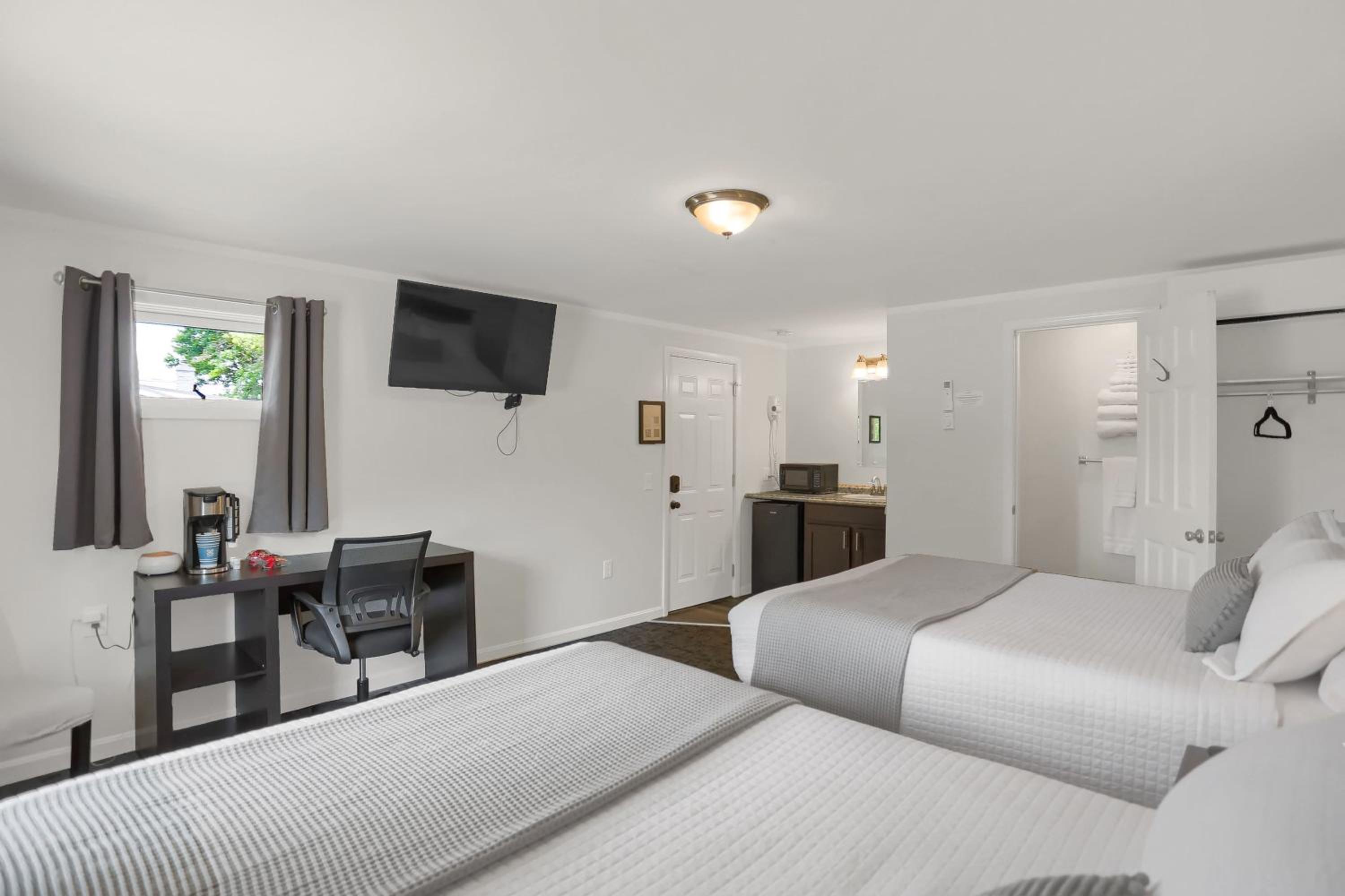 Queen Room - Photo 5