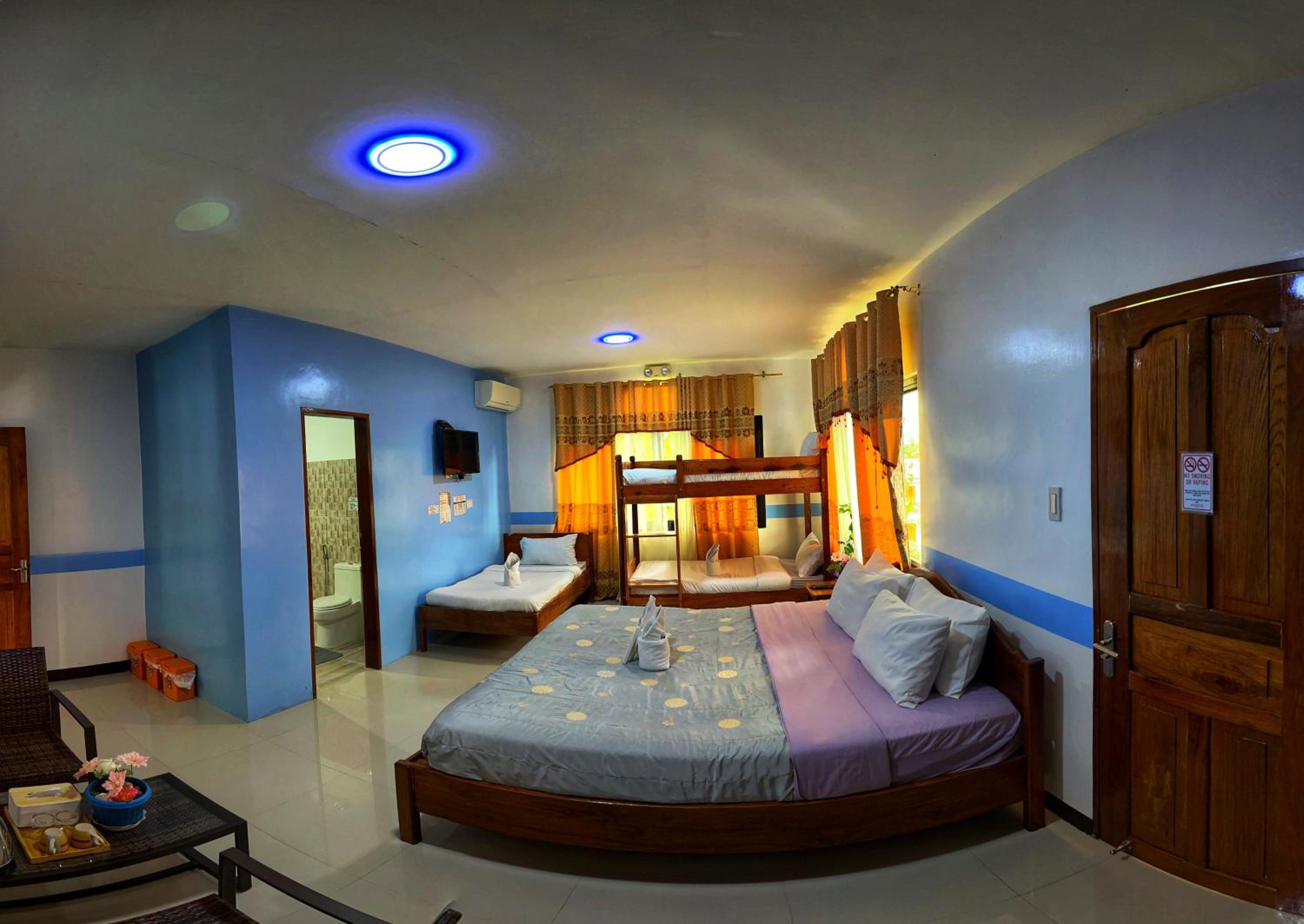 Deluxe King Room - Photo 1