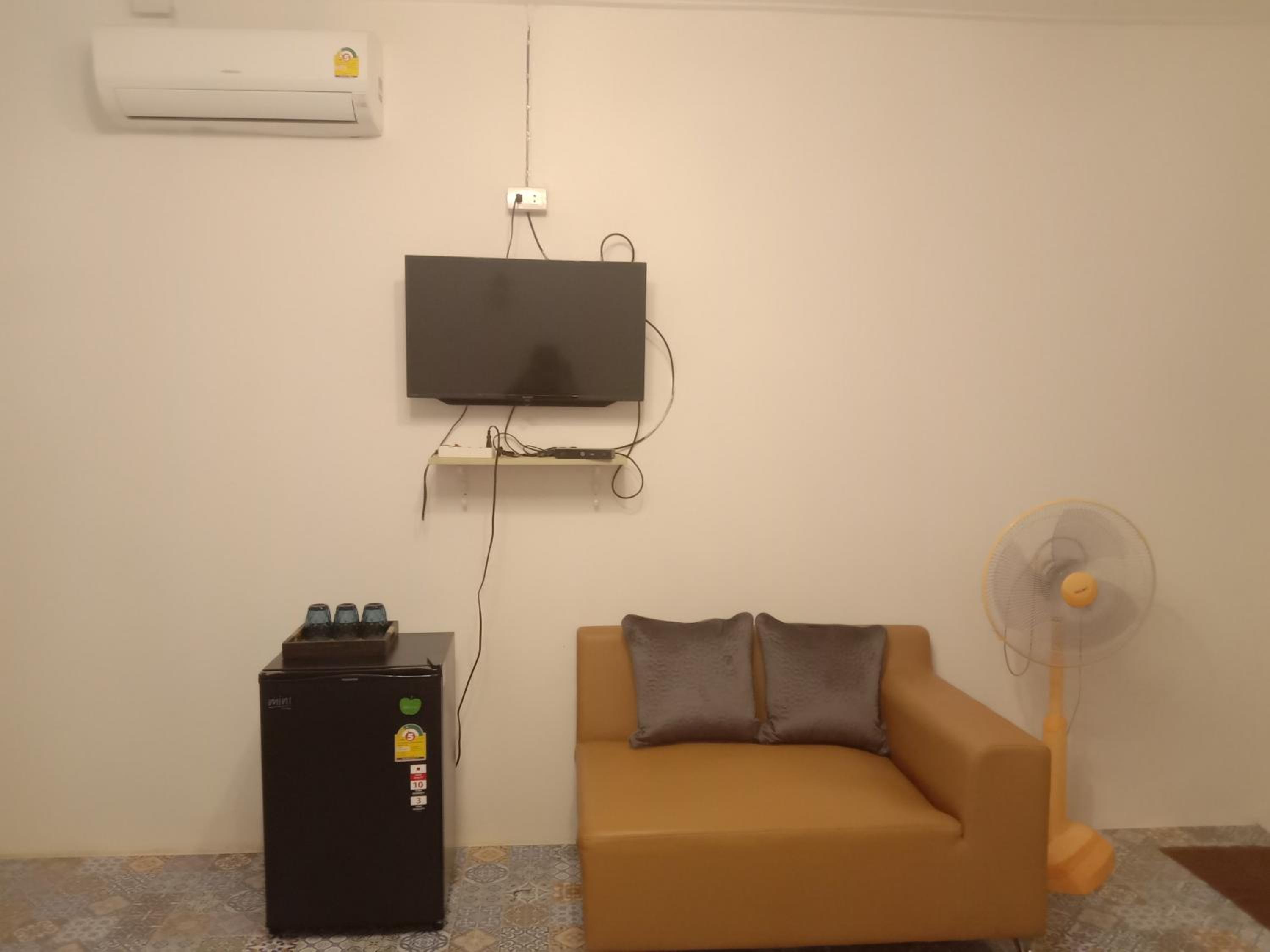 Standard King Room - Photo 5