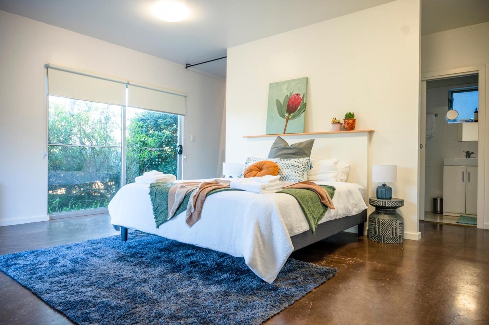 One-Bedroom House photo 1