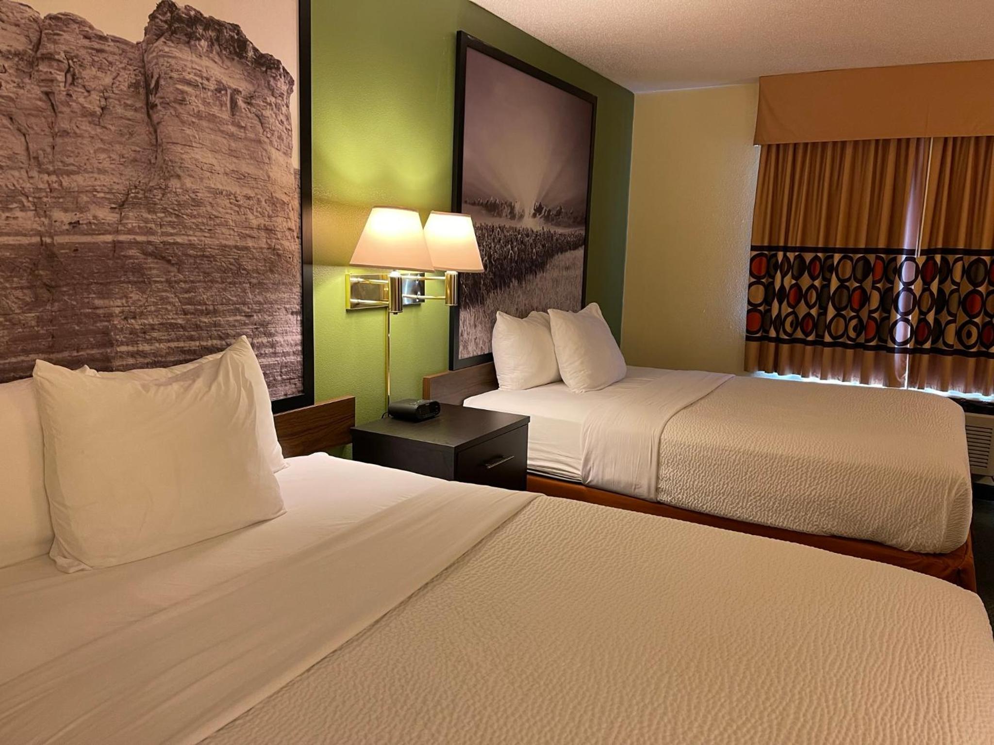 Studio Suite with Three Queen Beds - Non-Smoking - Photo 3