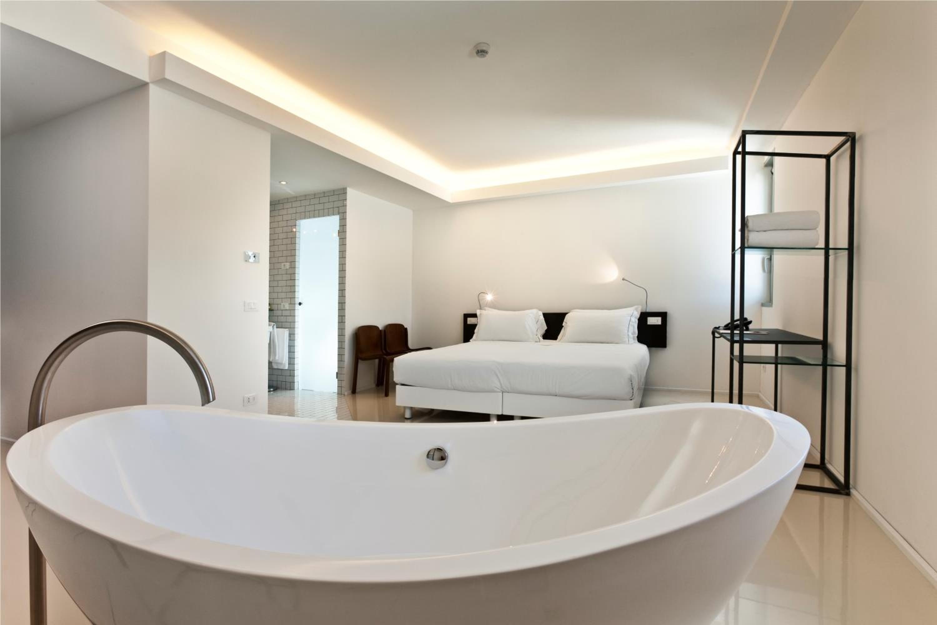 King Suite - Photo 8